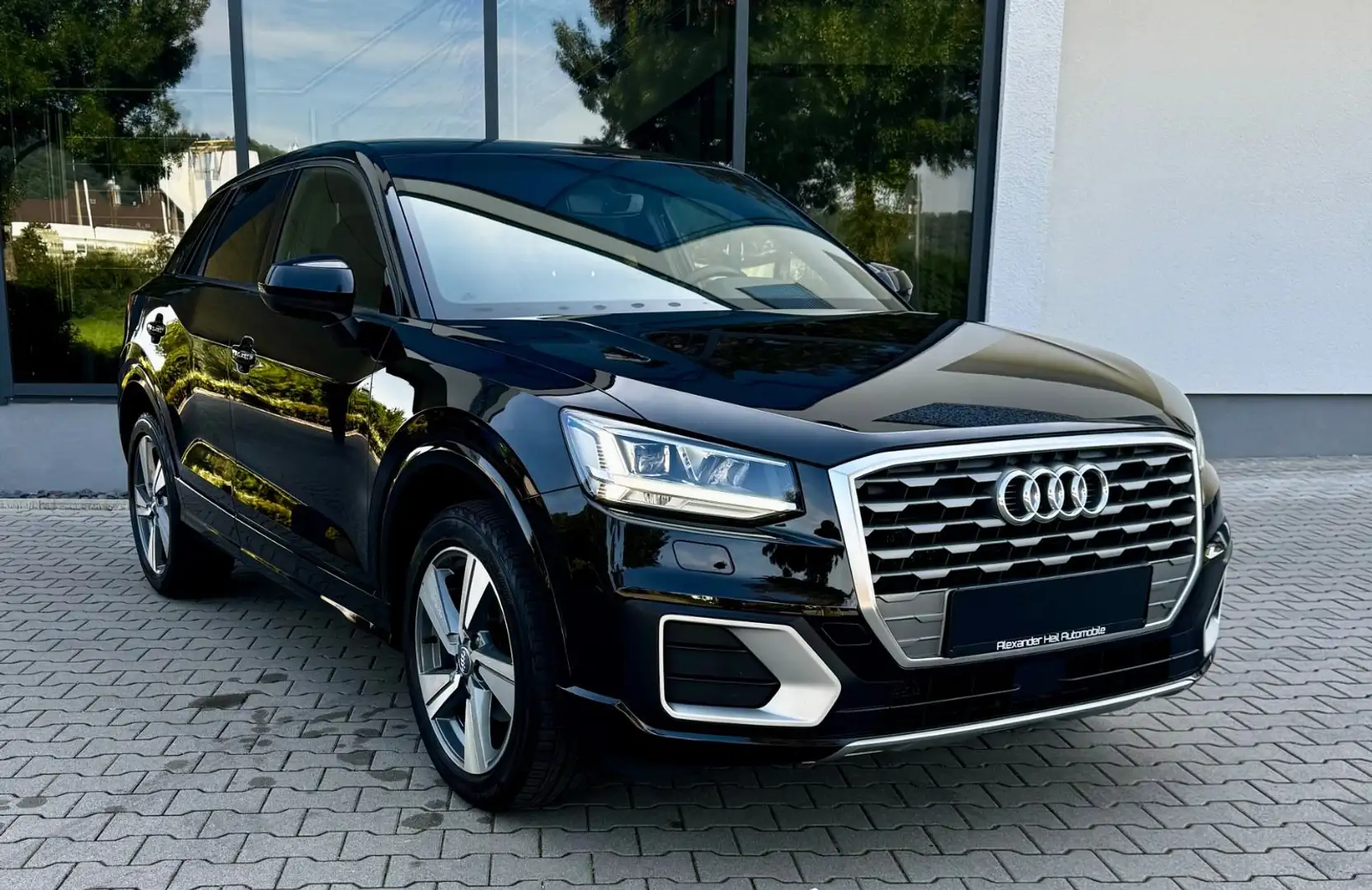 Audi Q2 TFSI Sport*S-TRONIC*LED*SHZ*PDC*APPLE*18" ALU Negro - 2
