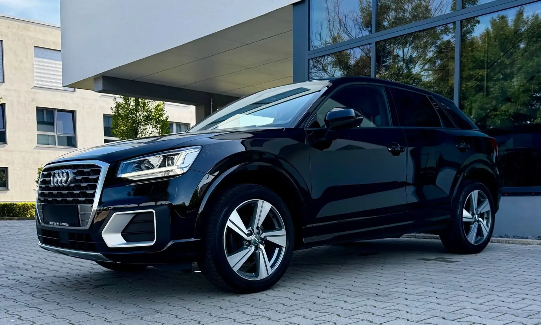 Audi Q2 TFSI Sport*S-TRONIC*LED*SHZ*PDC*APPLE*18" ALU Negro - 1