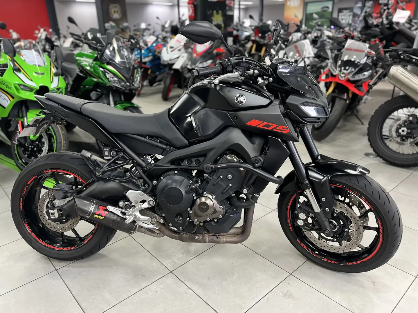 Yamaha MT-09 Noir - 1