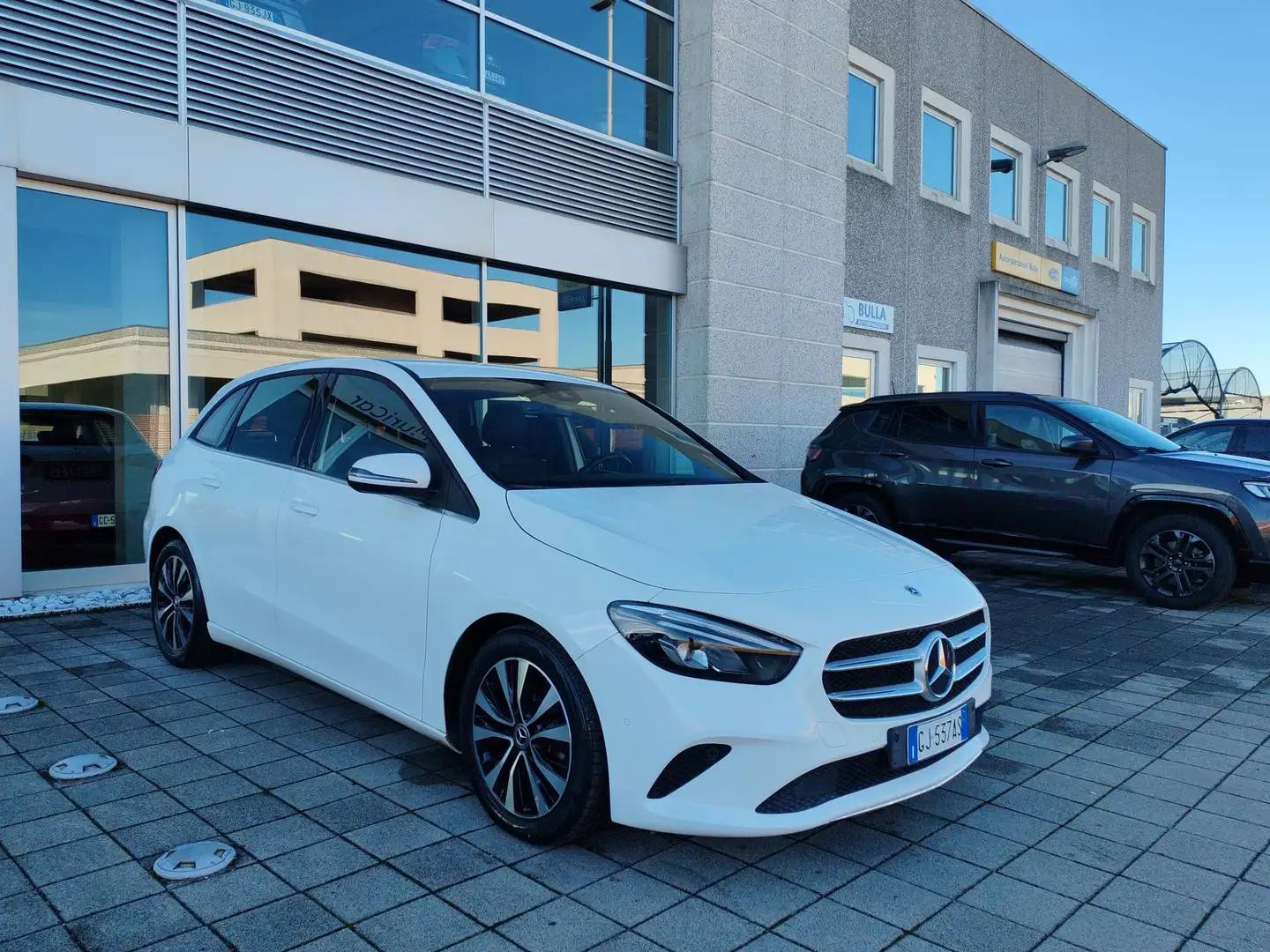 Mercedes-Benz B 180 d 116cv auto Bus.Extra Navi Fari LED Retrocamera Bianco - 2