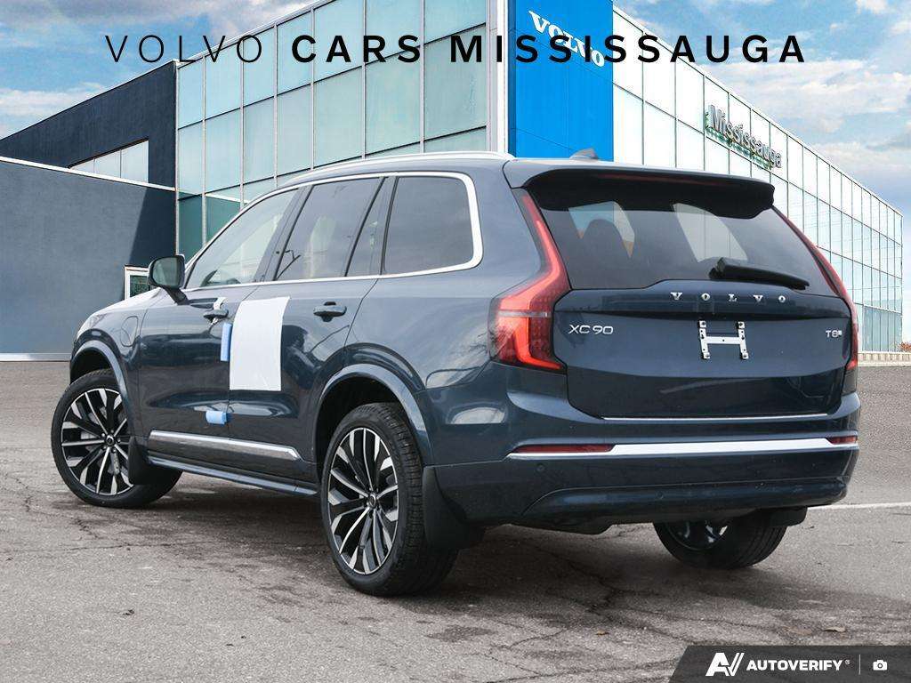 2026 Volvo XC90 T8 Core alt 4