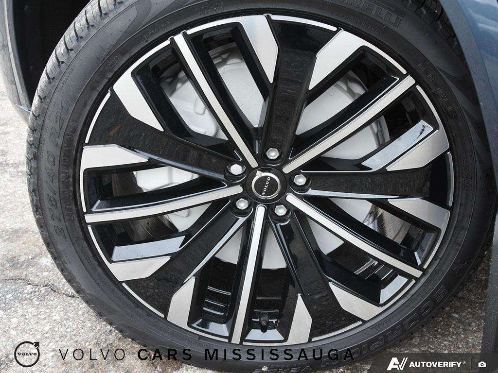 2026 Volvo XC90 T8 Core thumb 6