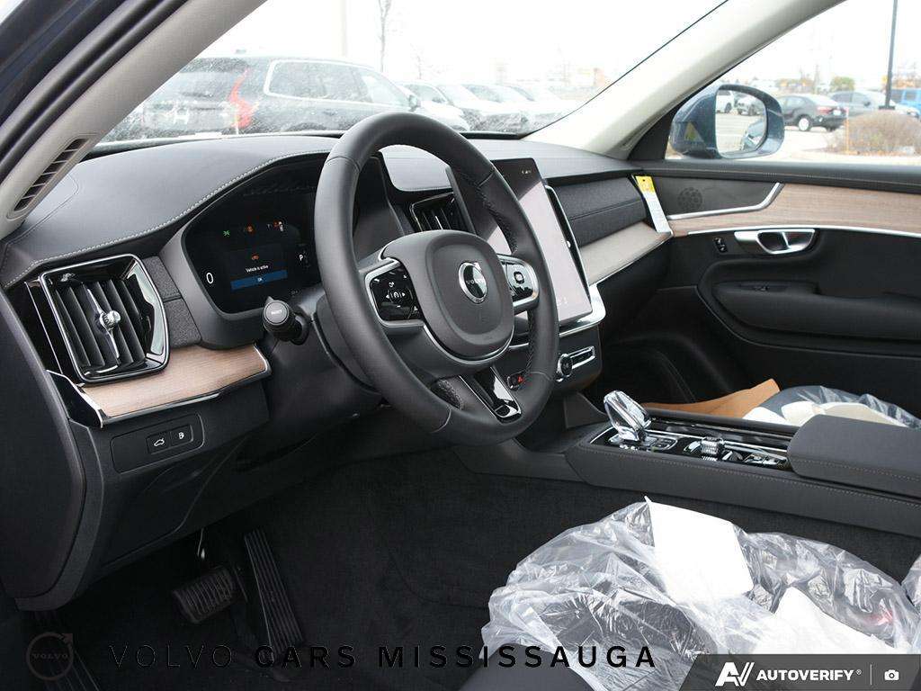 2026 Volvo XC90 T8 Core thumb 13