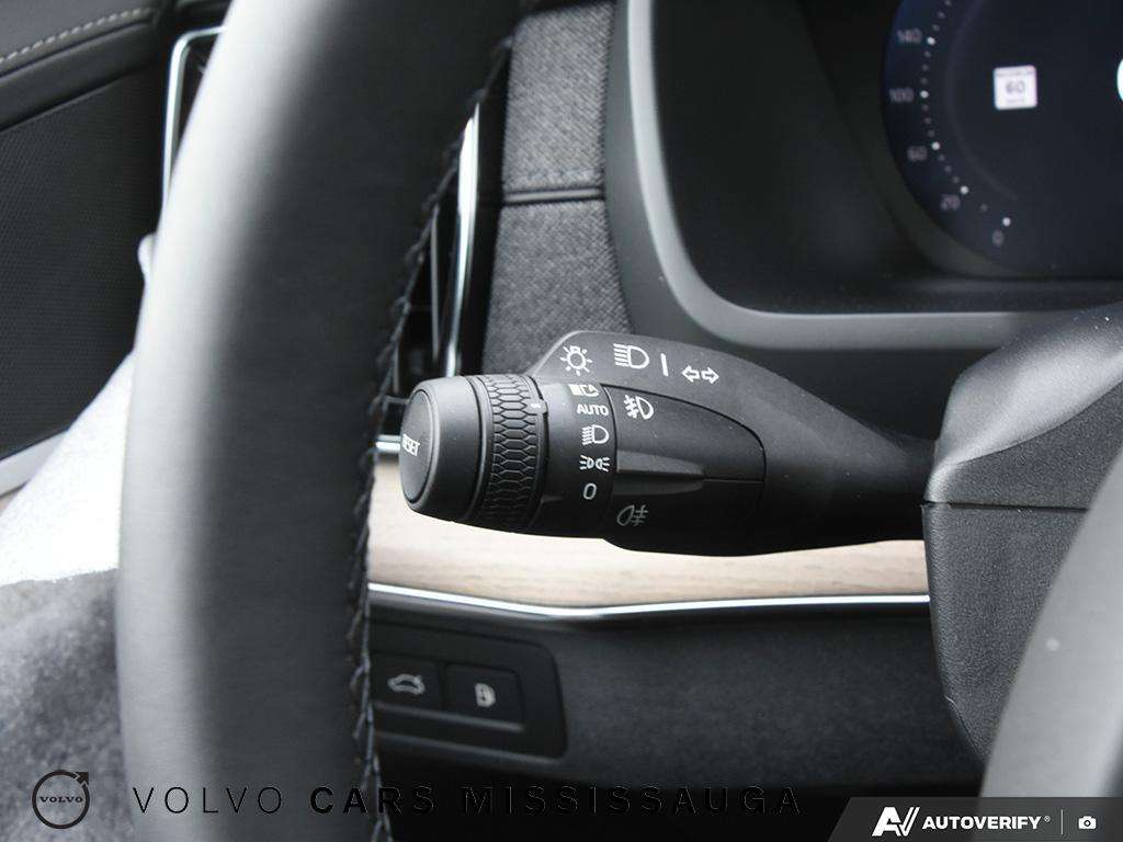2026 Volvo XC90 T8 Core thumb 16