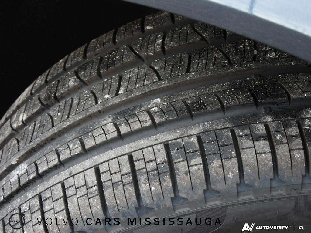 2026 Volvo XC90 T8 Core thumb 7