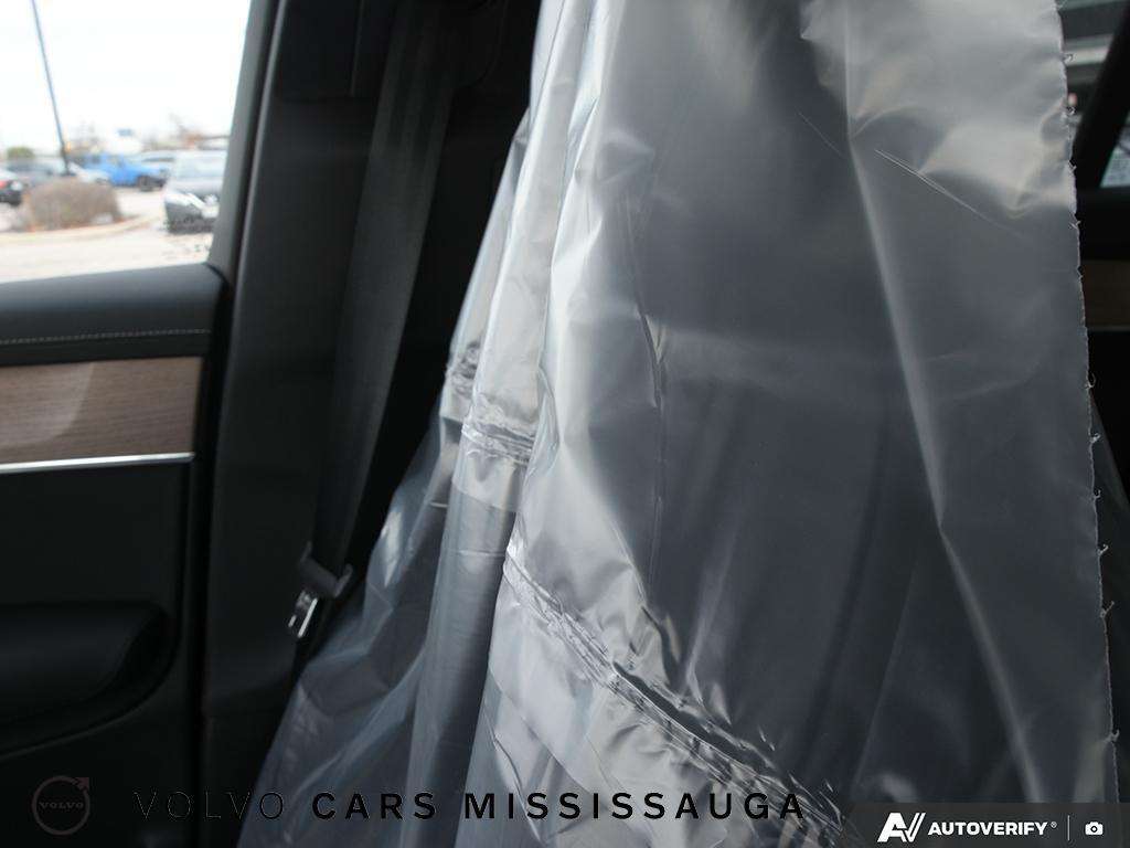 2026 Volvo XC90 T8 Core thumb 23