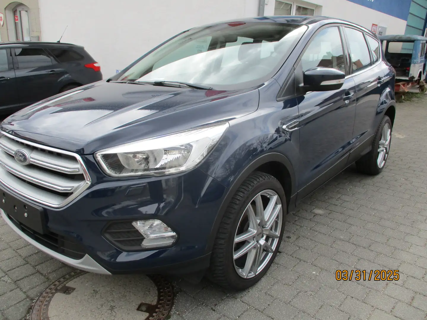 Ford Kuga 1.5 EcoBoost 2x4 Cool Tip-Top Blau - 1
