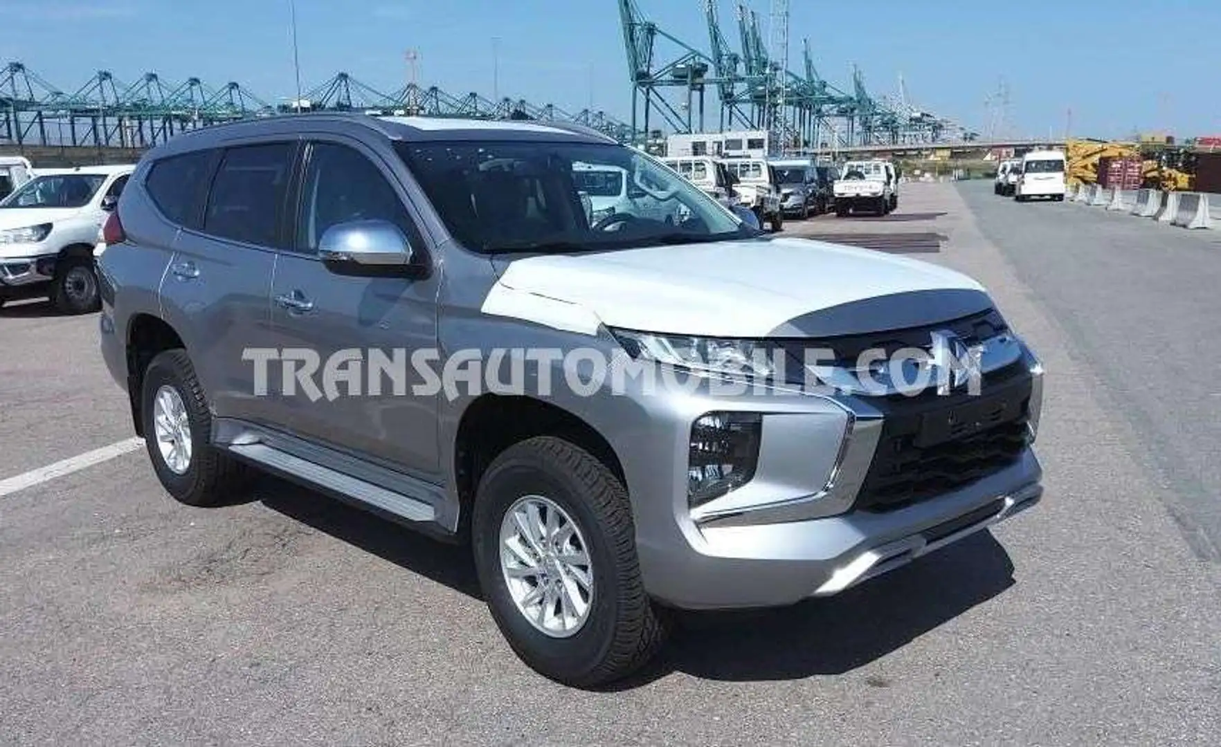 Mitsubishi Montero GLX  - EXPORT OUT EU TROPICAL VERSION - EXPORT OUT EU TROPICAL VERSION Argent - 1