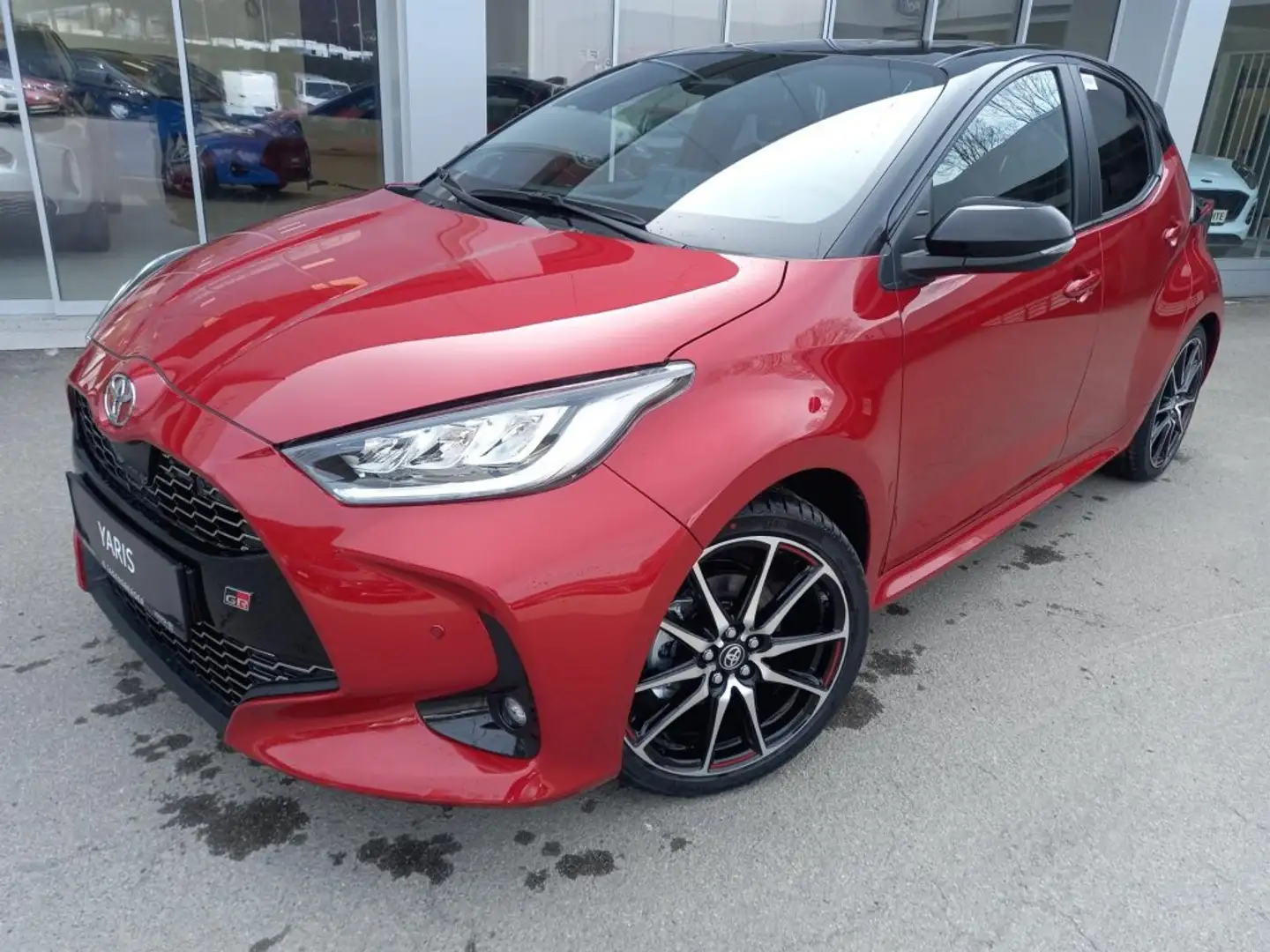 Toyota Yaris 1,5 VVT-i Hybrid GR Sport Rot - 1