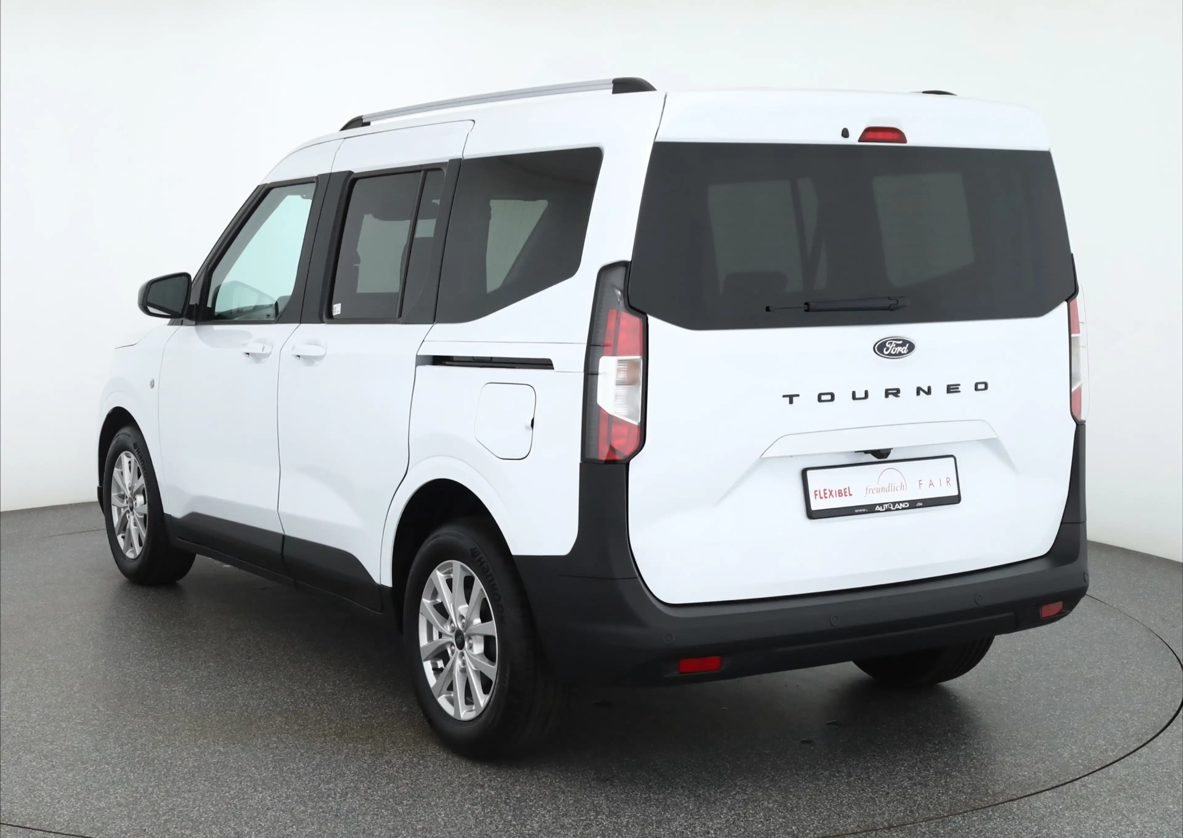 Ford Tourneo Courier Titanium 1.0 EB Aut. Kamera Tempom — photo 3
