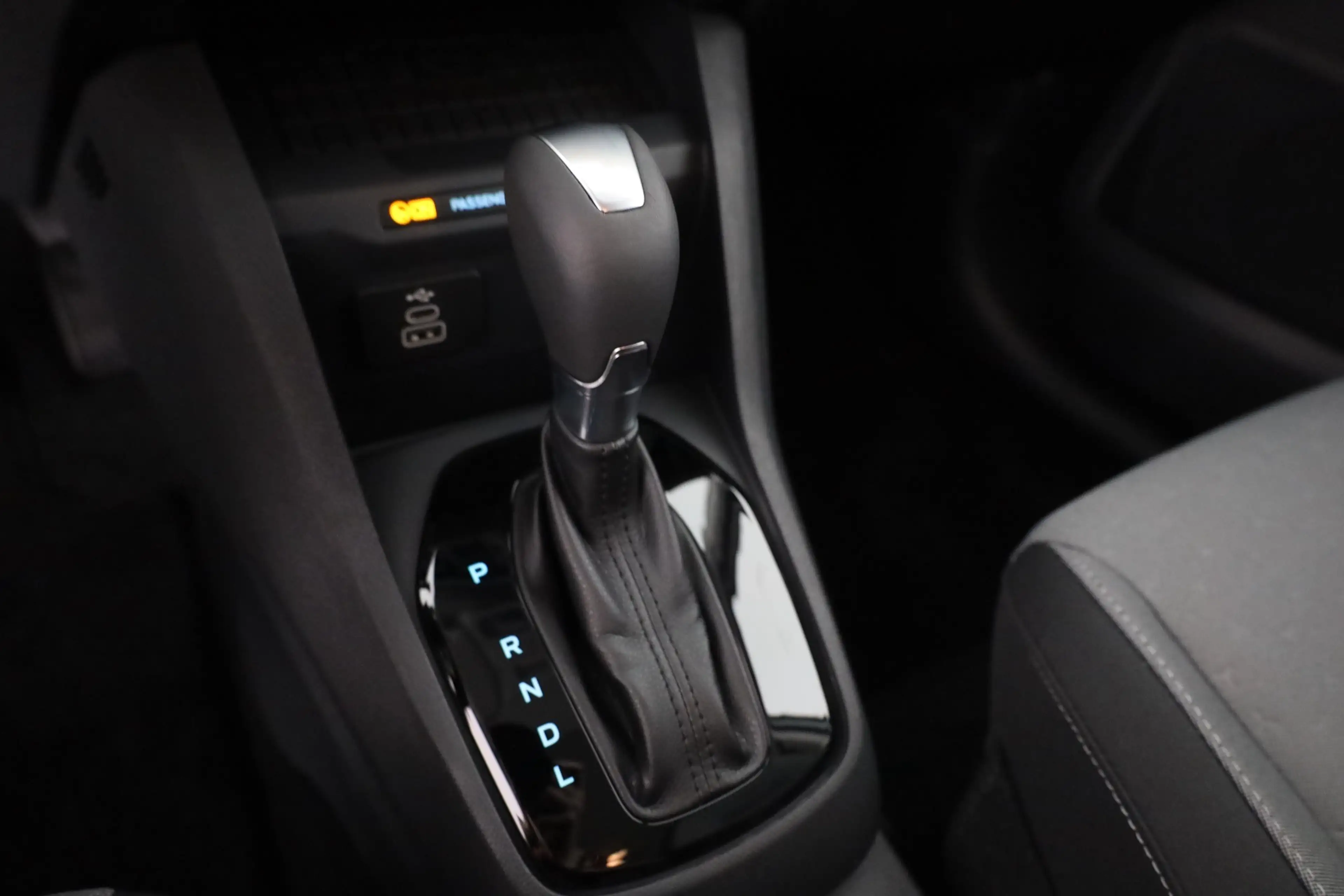 Ford Tourneo Courier Titanium 1.0 EB Aut. Kamera Tempom — photo 14