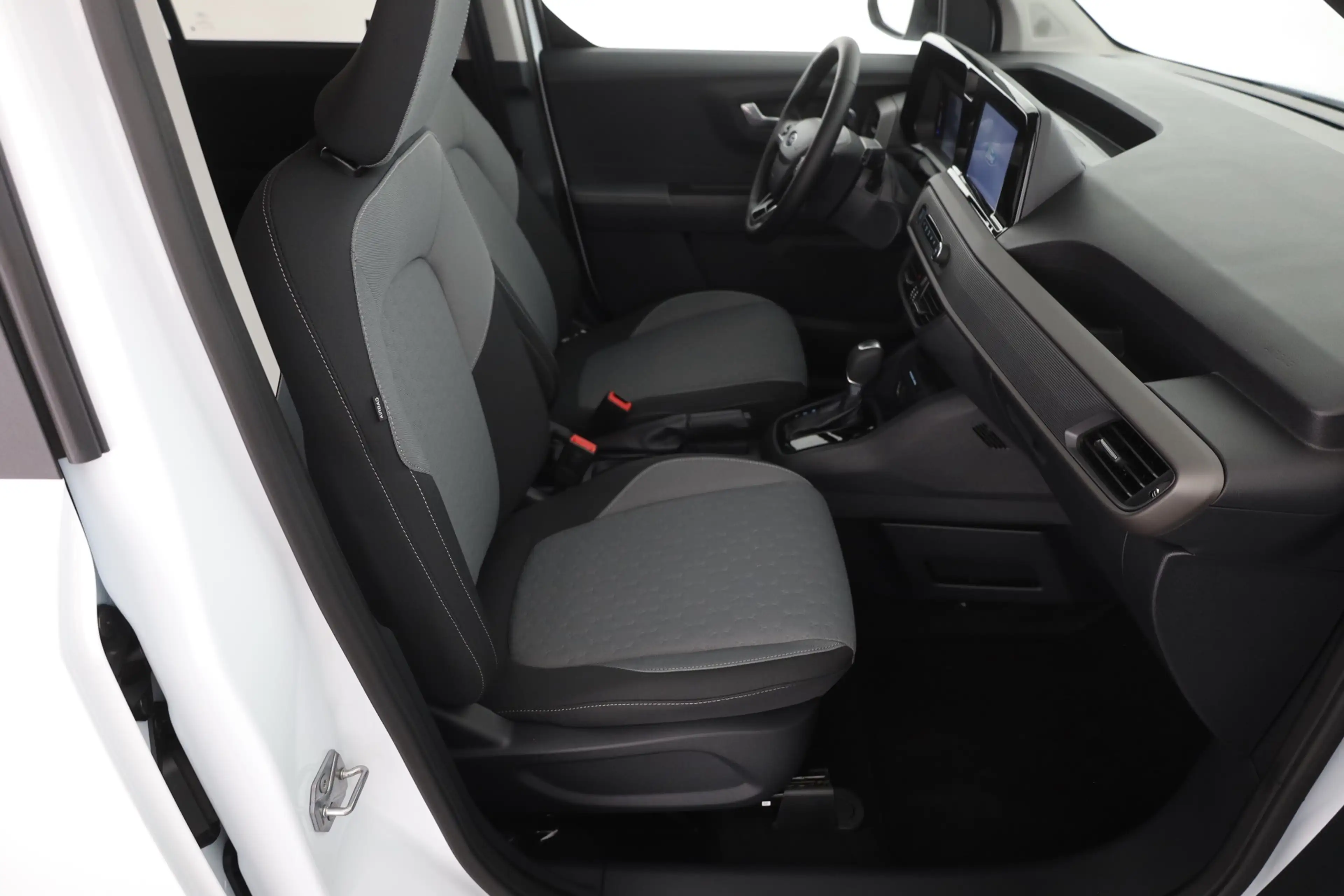 Ford Tourneo Courier Titanium 1.0 EB Aut. Kamera Tempom — photo 24