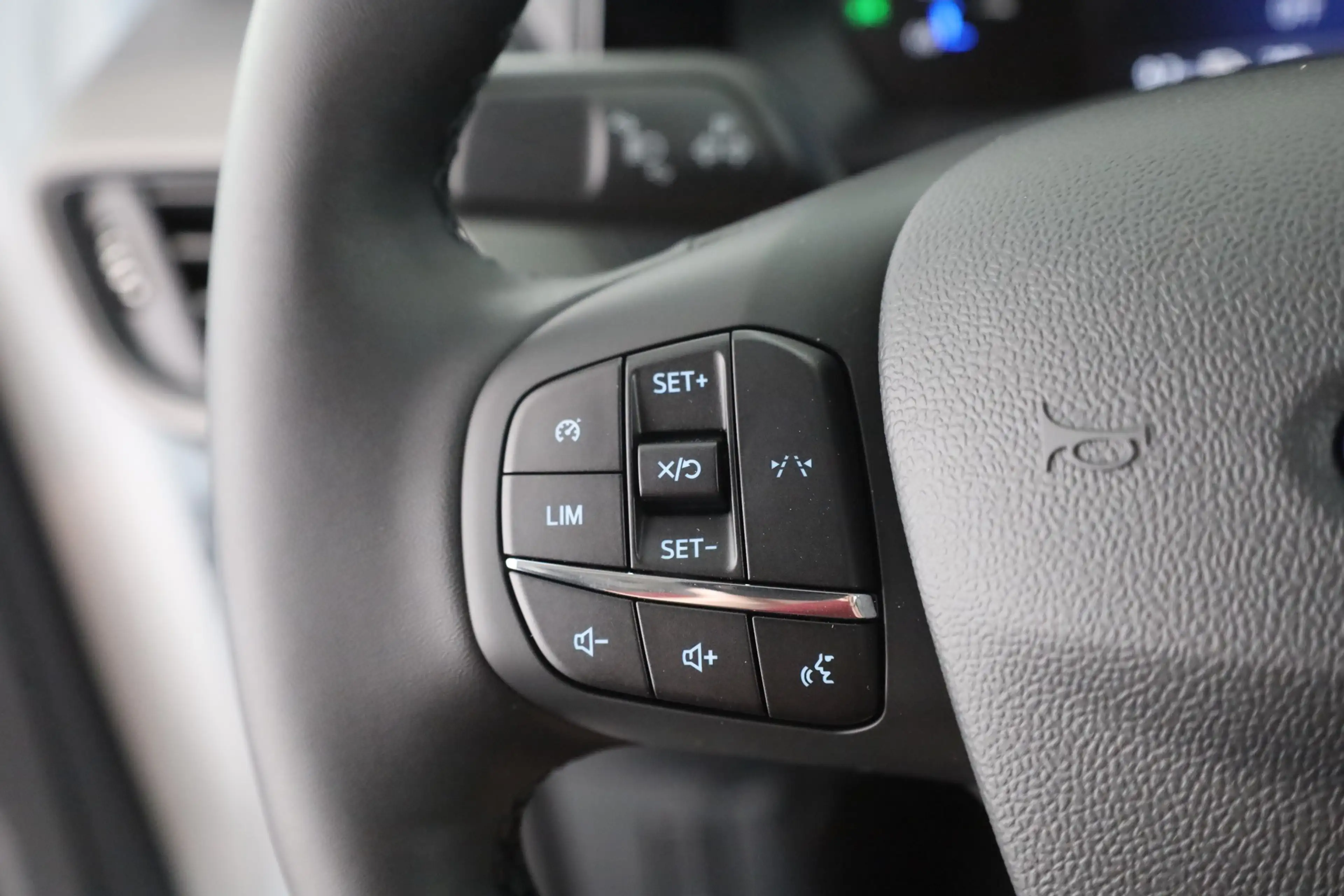 Ford Tourneo Courier Titanium 1.0 EB Aut. Kamera Tempom — photo 16