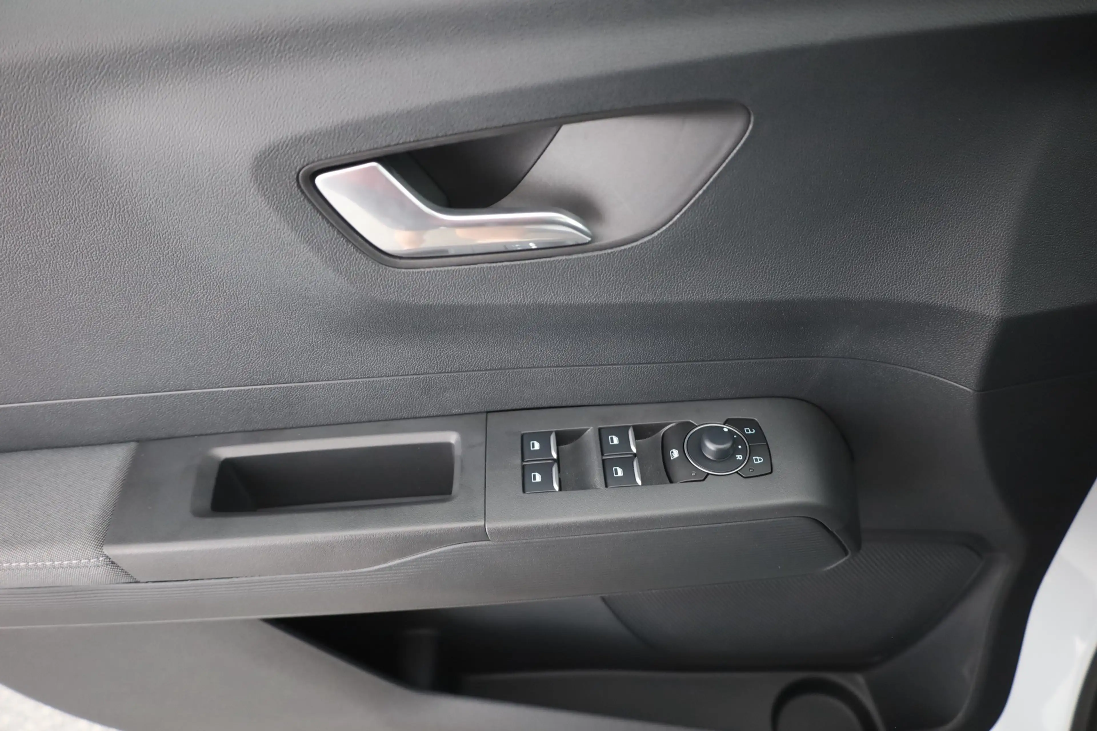 Ford Tourneo Courier Titanium 1.0 EB Aut. Kamera Tempom — photo 22