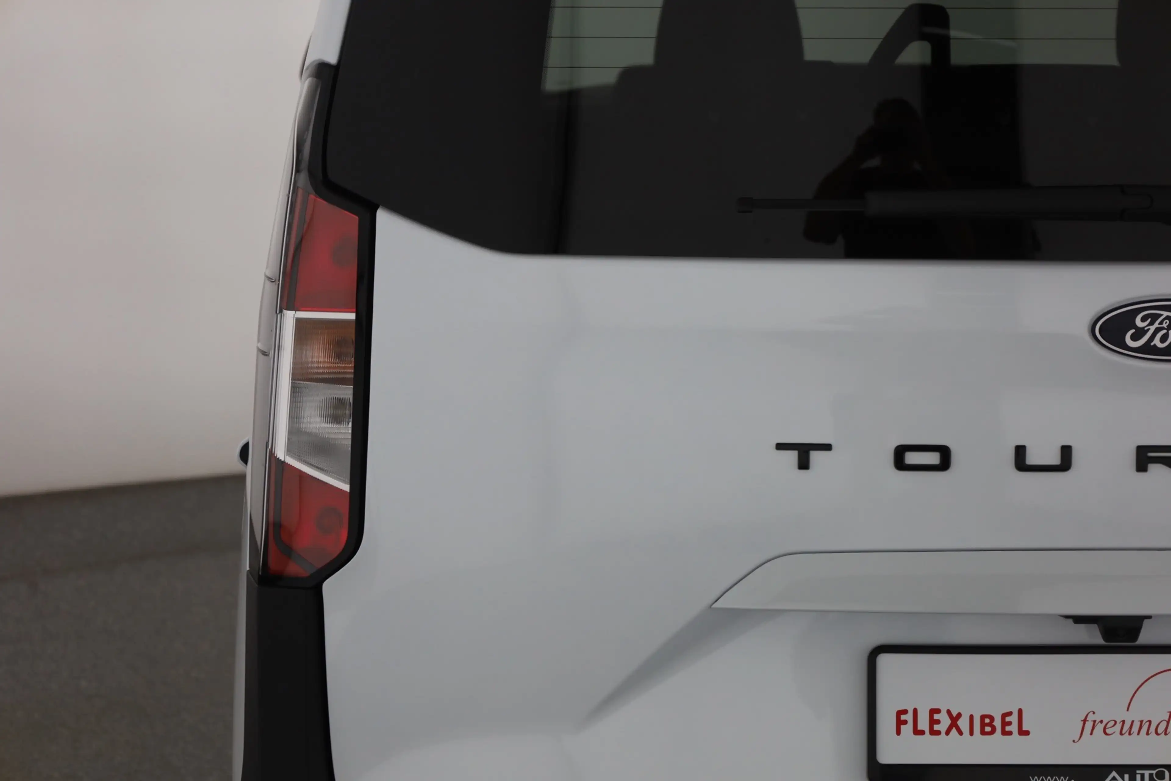 Ford Tourneo Courier Titanium 1.0 EB Aut. Kamera Tempom — photo 29