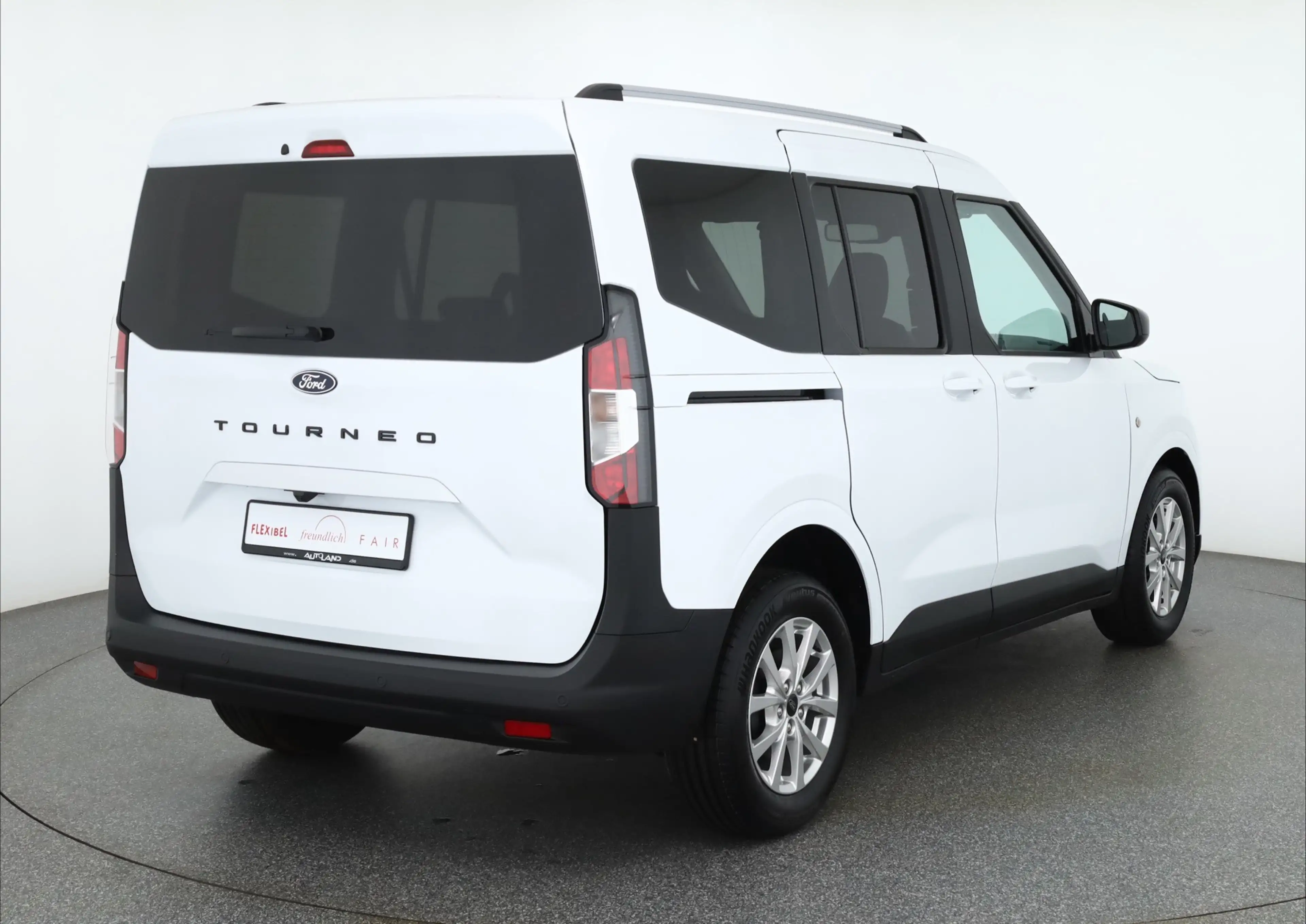 Ford Tourneo Courier Titanium 1.0 EB Aut. Kamera Tempom — photo 5