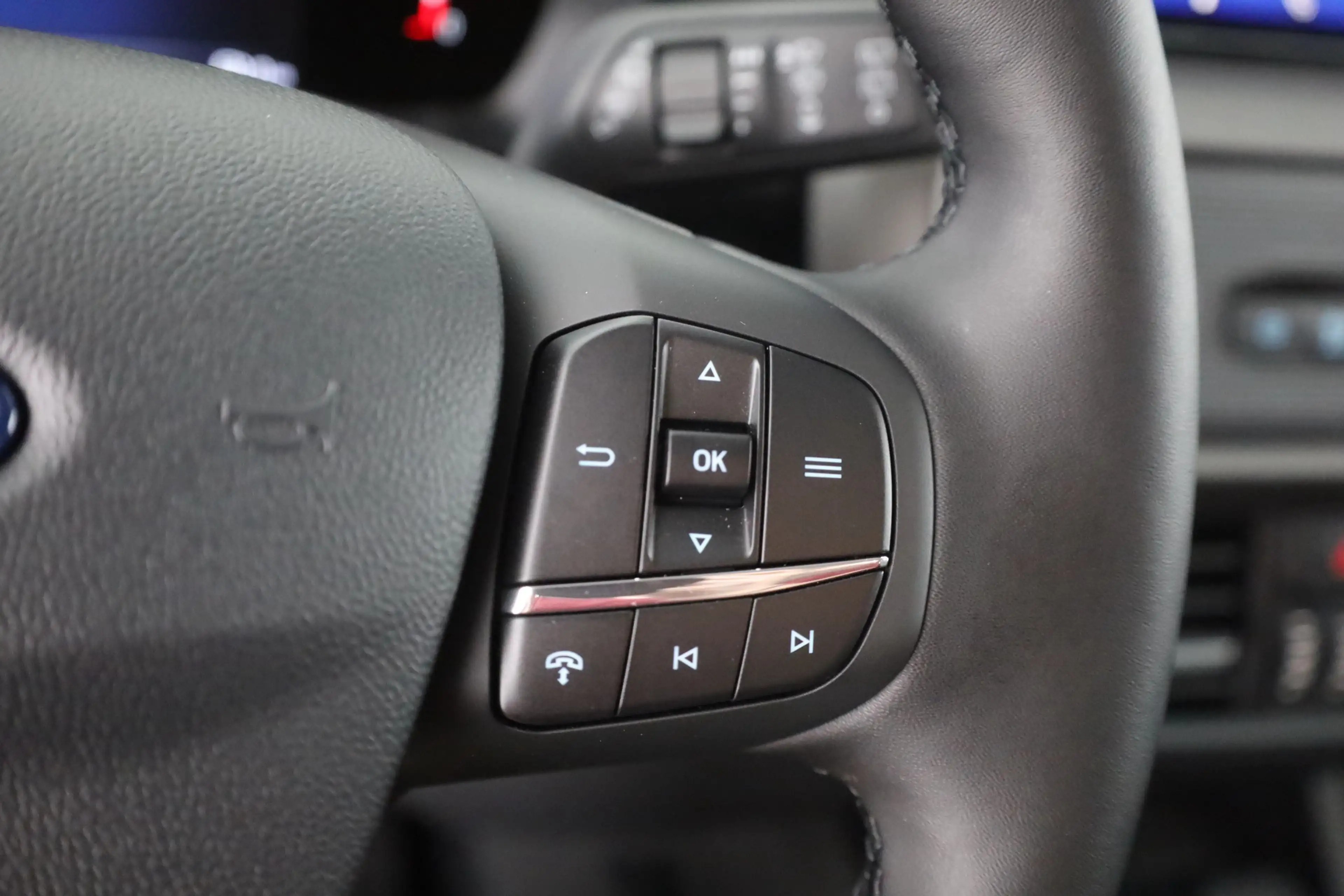 Ford Tourneo Courier Titanium 1.0 EB Aut. Kamera Tempom — photo 17