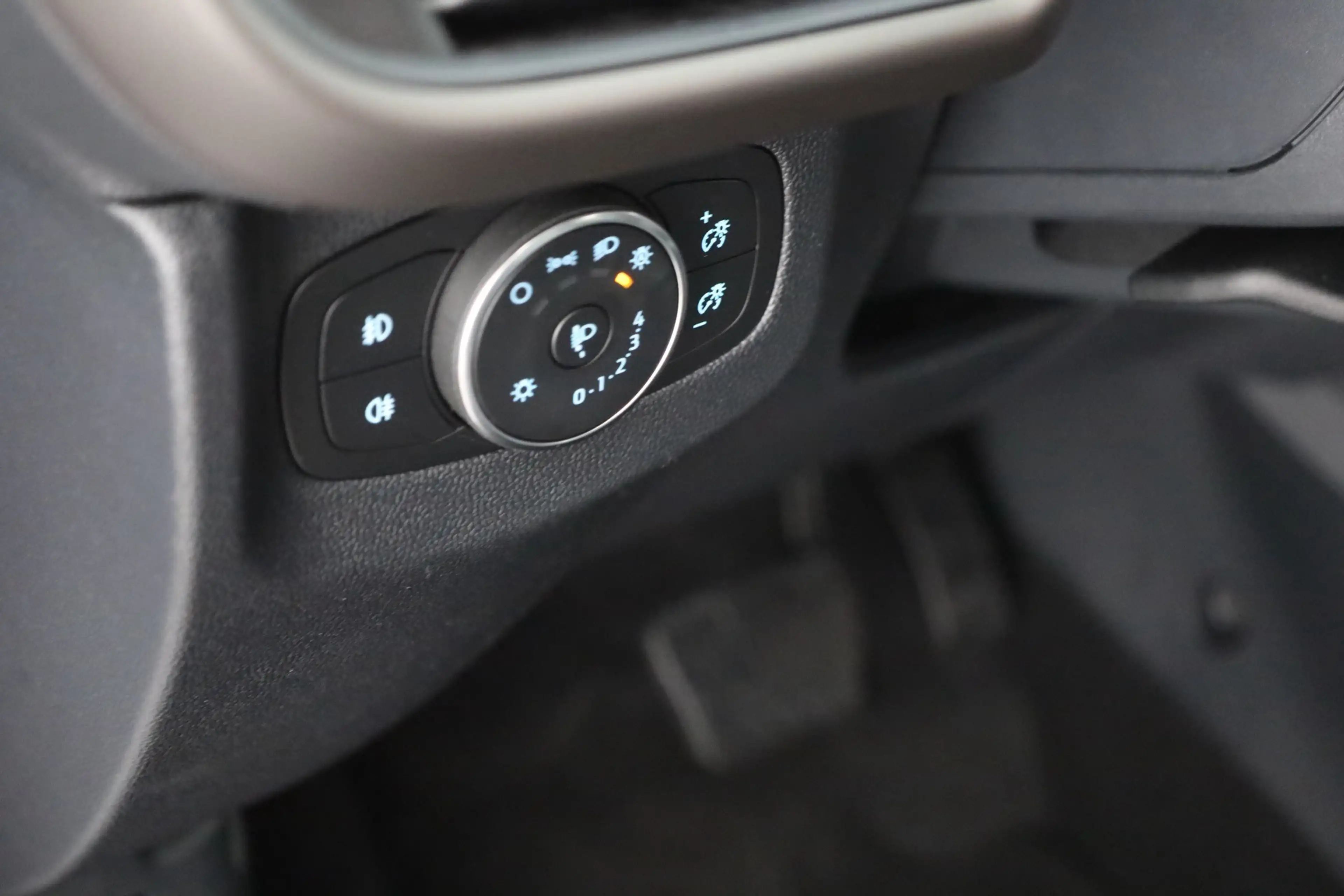 Ford Tourneo Courier Titanium 1.0 EB Aut. Kamera Tempom — photo 21