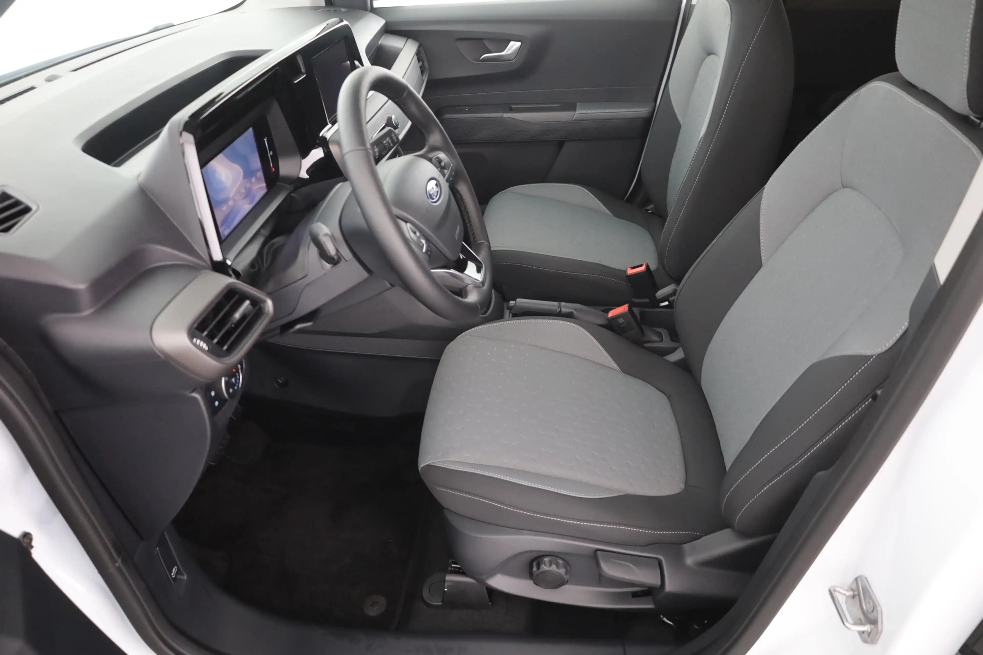 Ford Tourneo Courier Titanium 1.0 EB Aut. Kamera Tempom — photo 23