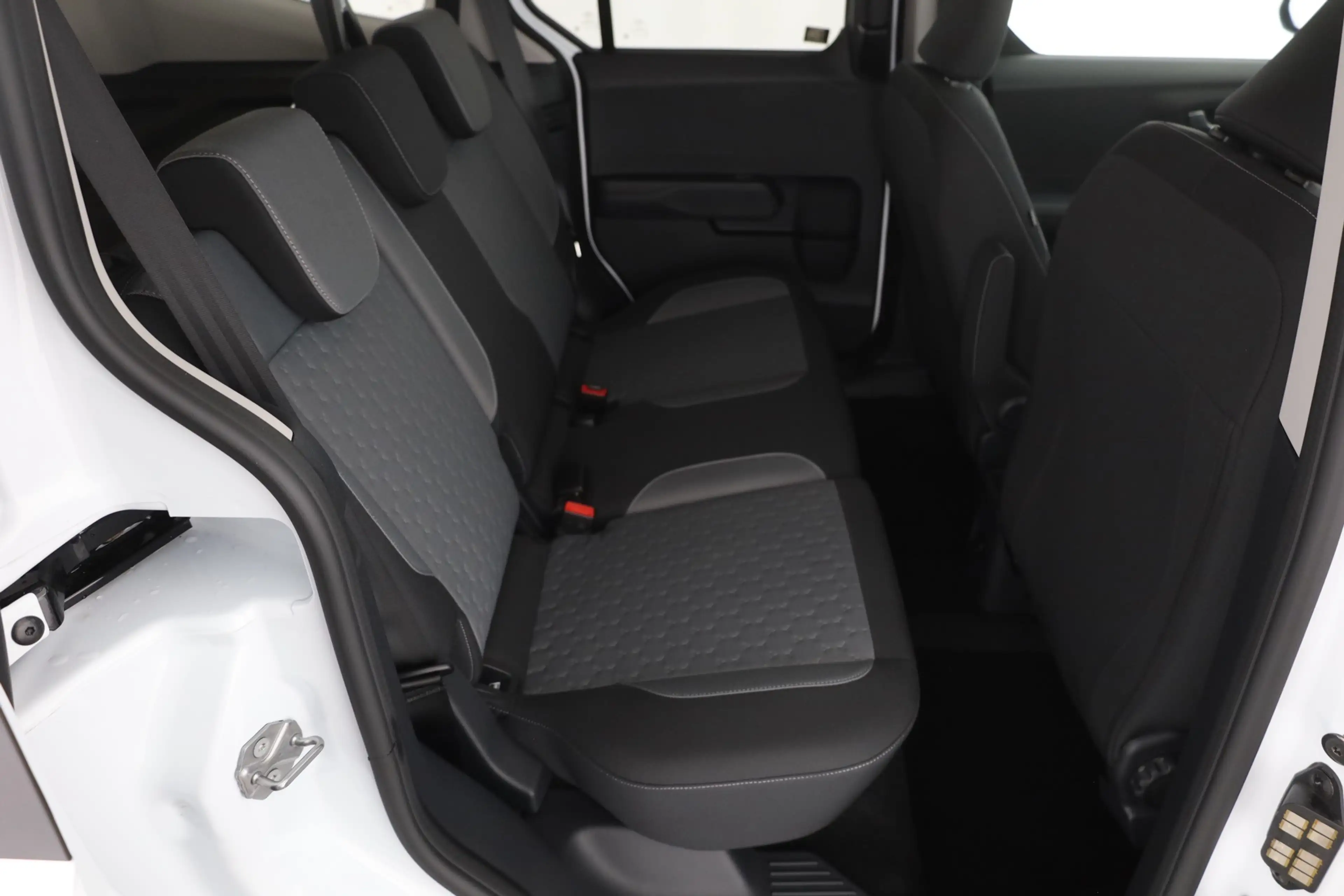 Ford Tourneo Courier Titanium 1.0 EB Aut. Kamera Tempom — photo 25
