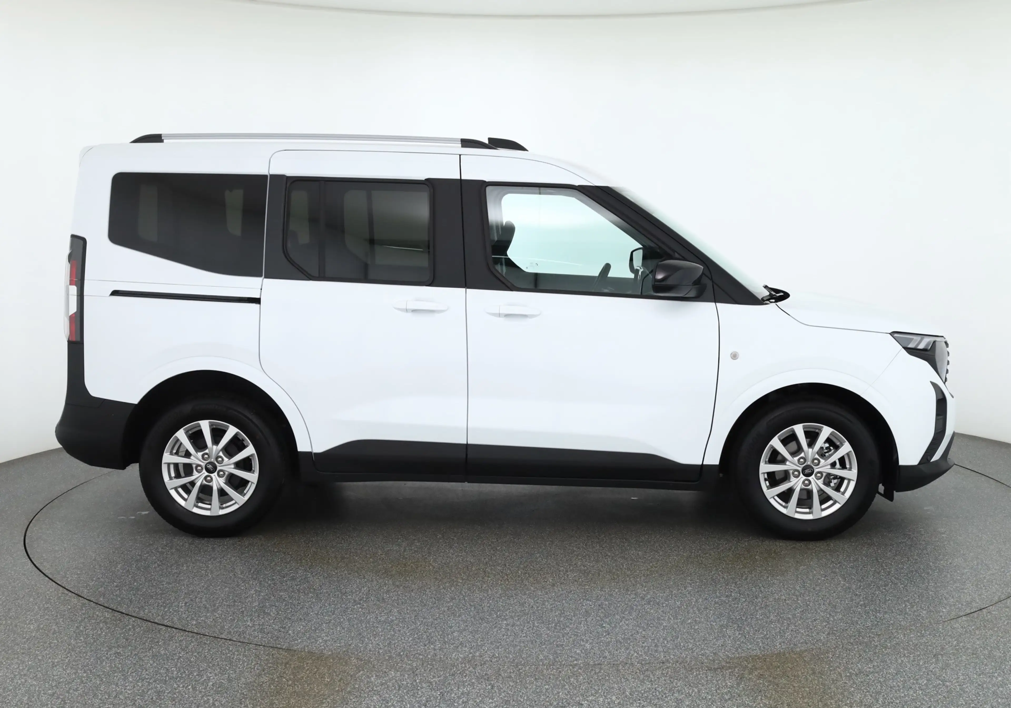 Ford Tourneo Courier Titanium 1.0 EB Aut. Kamera Tempom — photo 6