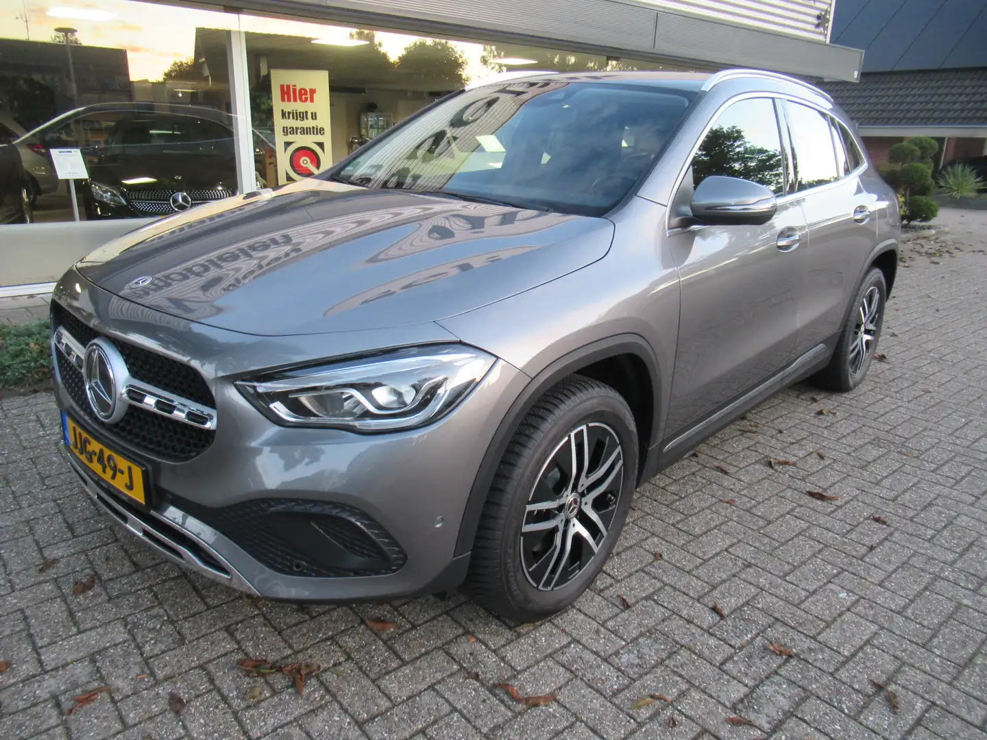 Mercedes-Benz GLA 200 Urban/Trekhaak/Widescreen Grijs - 1