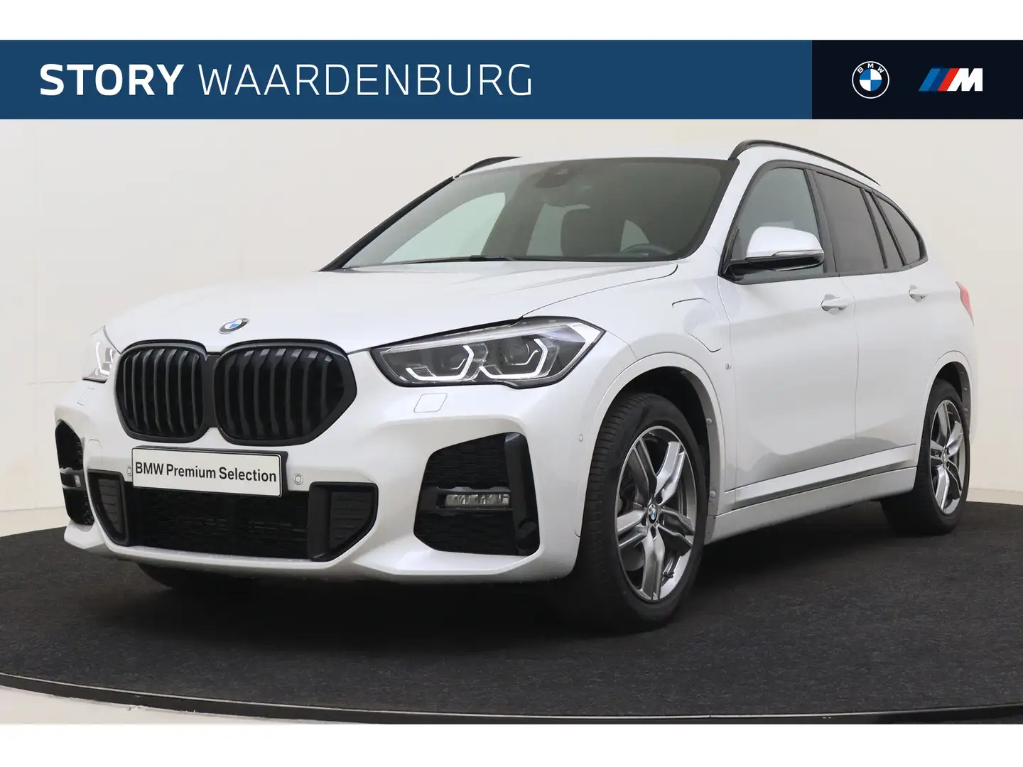BMW X1 xDrive25e M Sport Automaat / Sportstoelen / LED / Blanco - 1