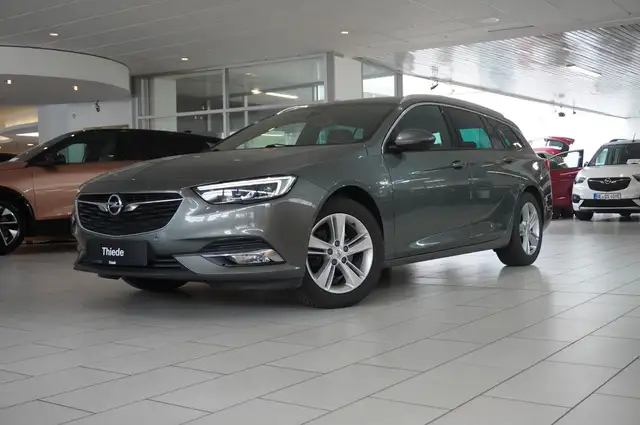 Opel Insignia view 3
