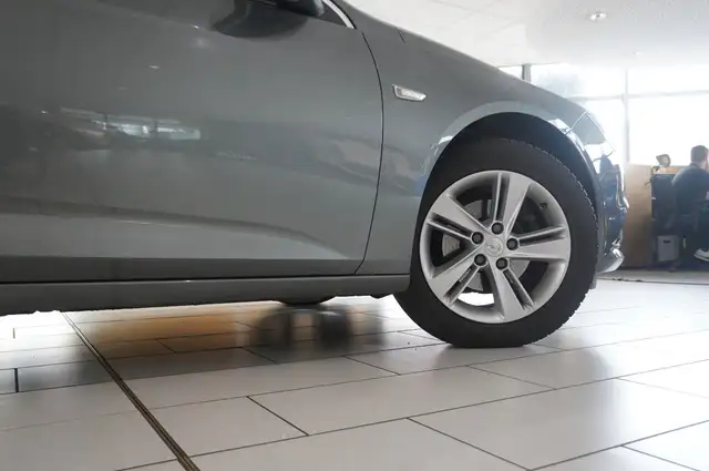 Opel Insignia view 8