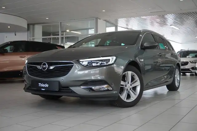 Opel Insignia view 4