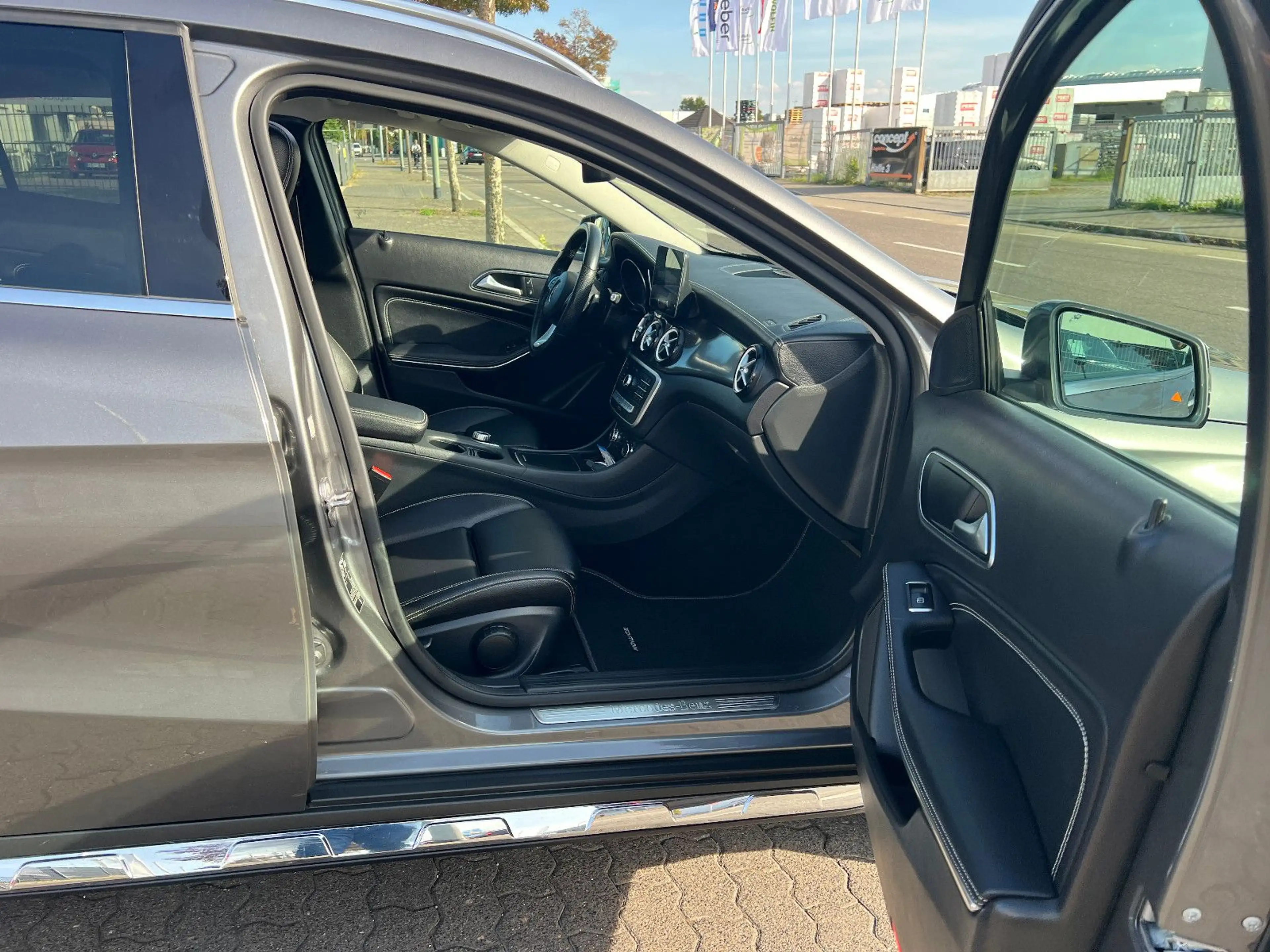 Mercedes-Benz GLA 200 Urban Style Edition PANO AMGFINANZIERUNG — photo 5