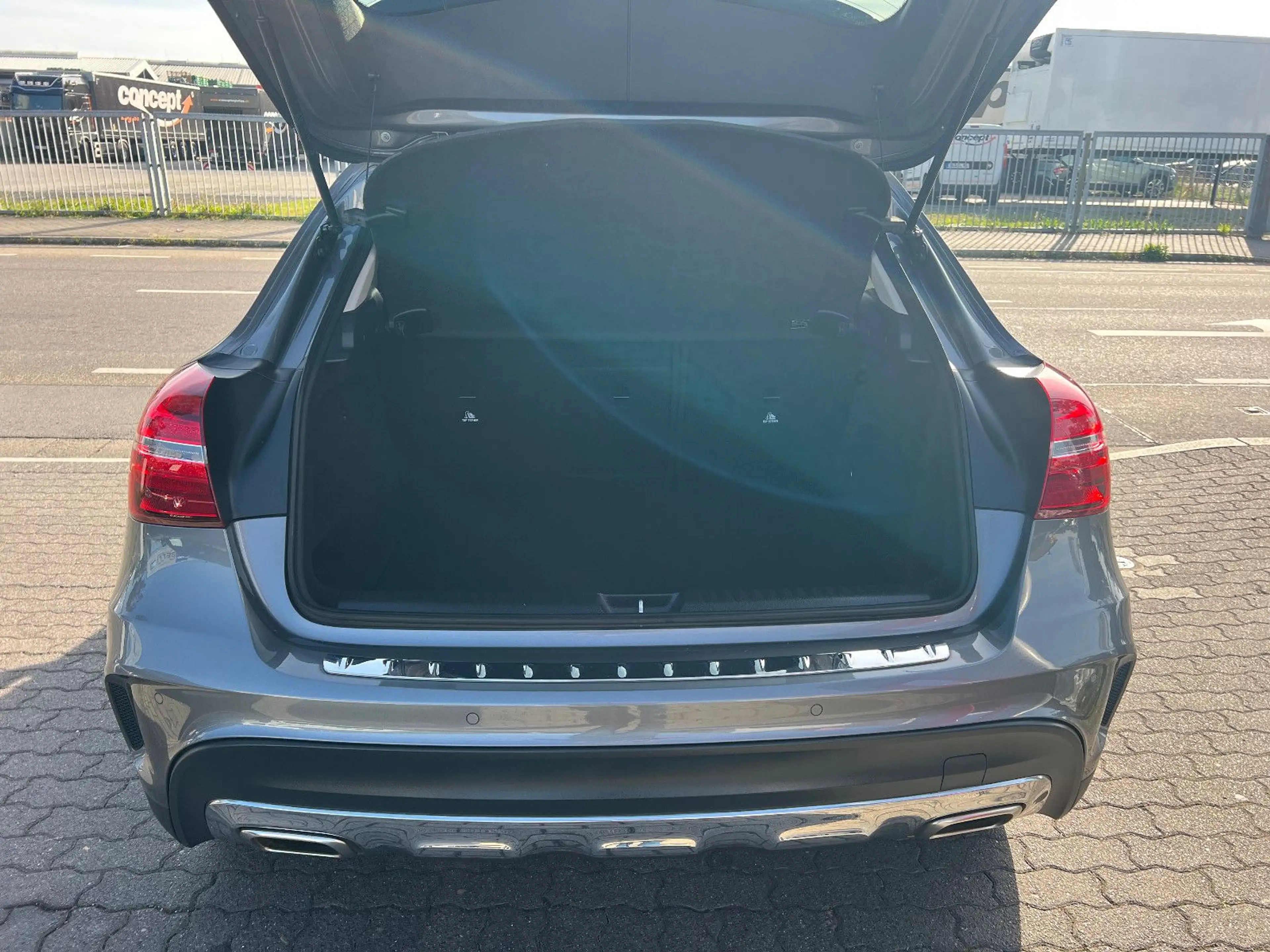 Mercedes-Benz GLA 200 Urban Style Edition PANO AMGFINANZIERUNG — photo 11