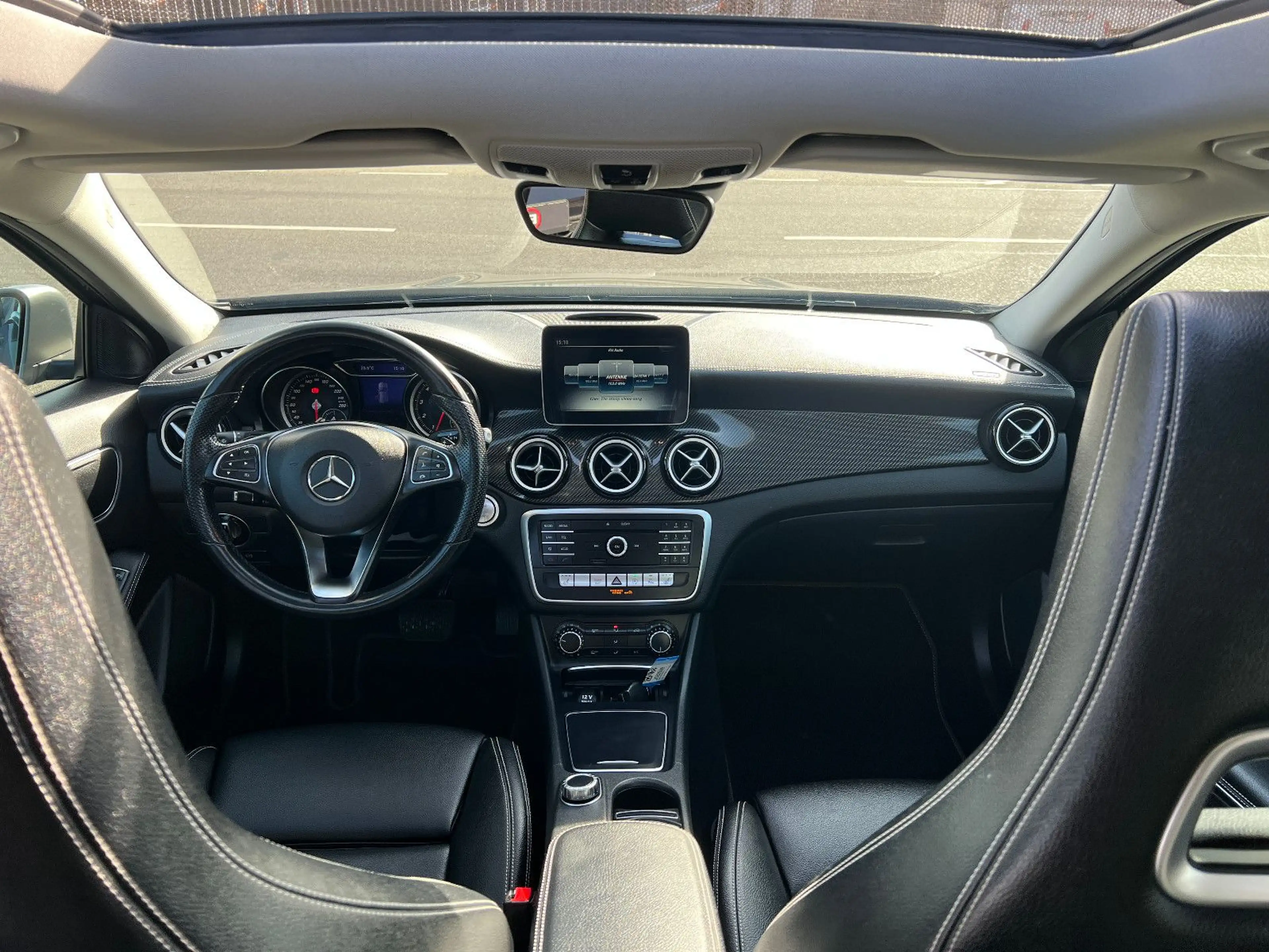 Mercedes-Benz GLA 200 Urban Style Edition PANO AMGFINANZIERUNG — photo 14