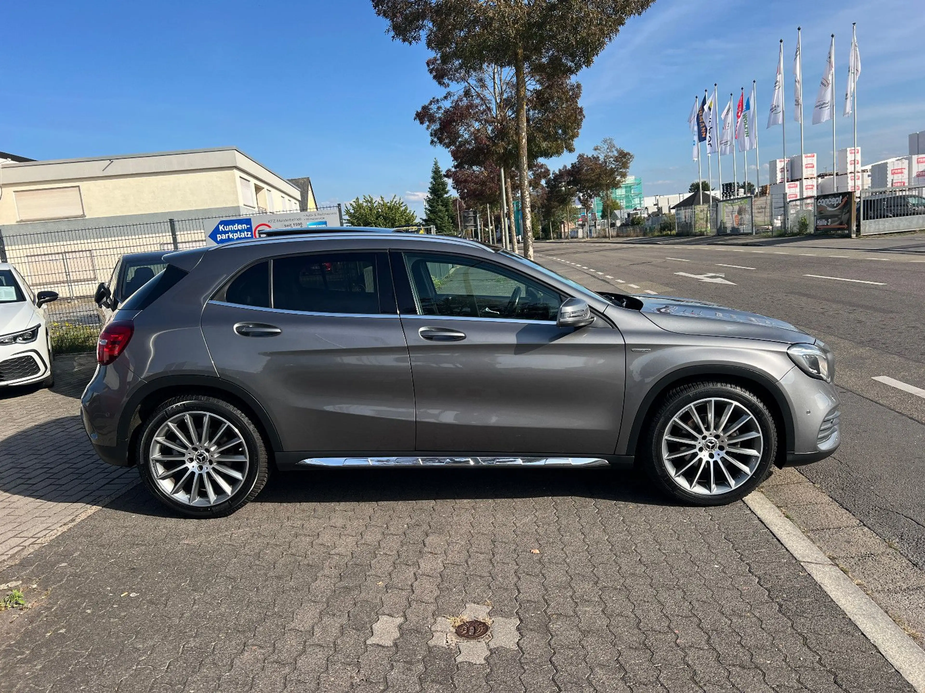 Mercedes-Benz GLA 200 Urban Style Edition PANO AMGFINANZIERUNG — photo 4