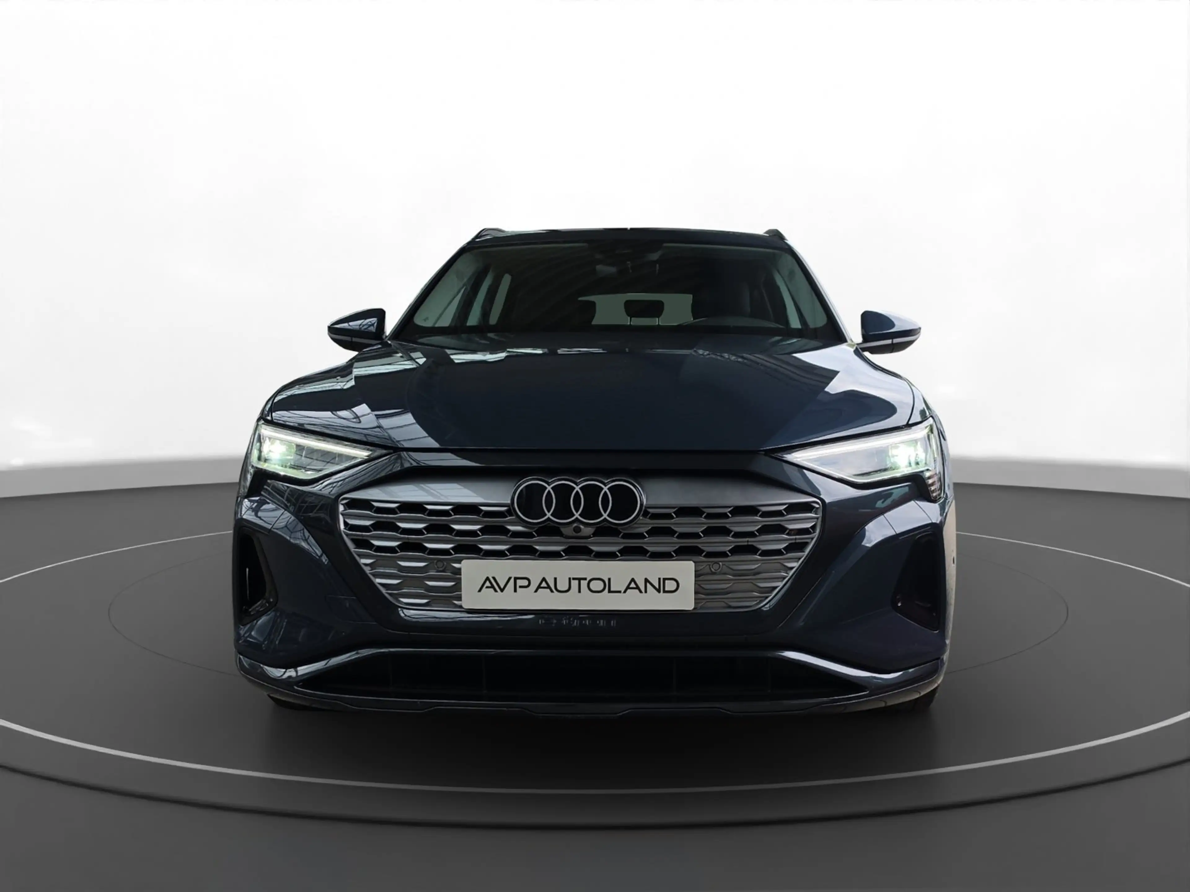 Audi Q8 e-tron Q8 55 e-tron quattro advanced | AHK | LED | — photo 4