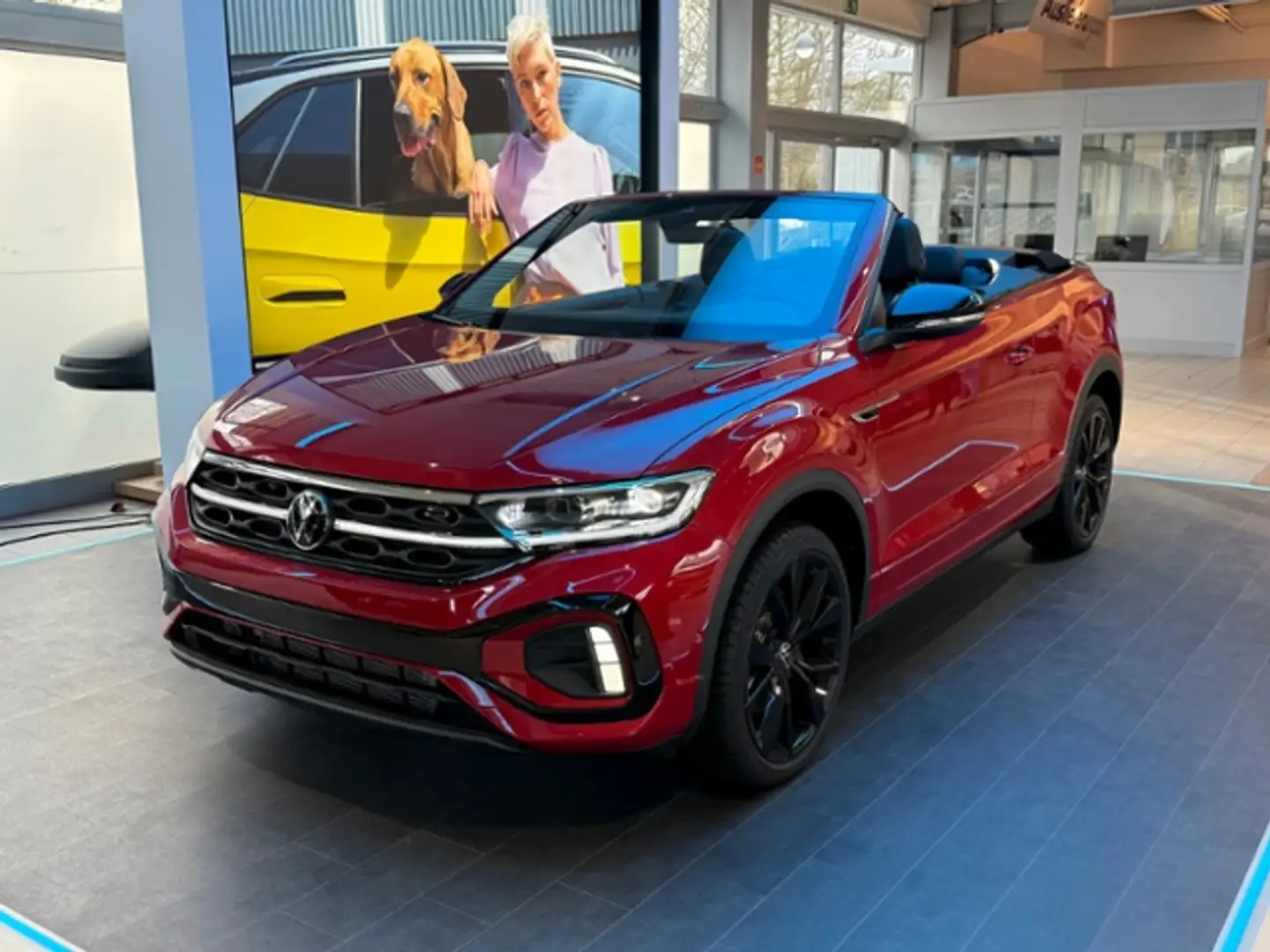 Volkswagen T-Roc Cabriolet 1.5 TSI Black-Style DSG NAVI RFK Rouge - 2
