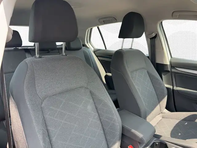 Volkswagen Golf view 10