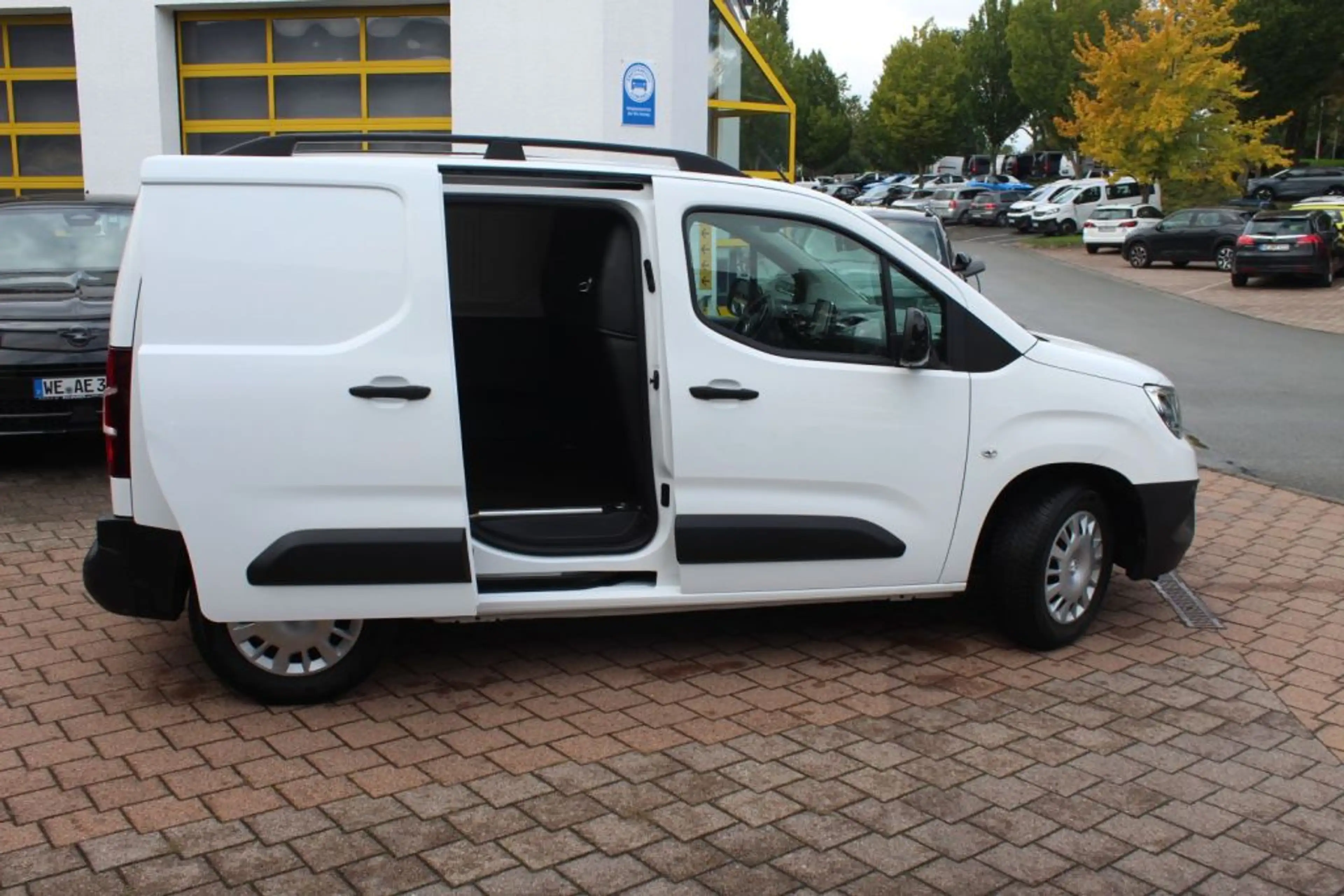 Opel Combo-e Cargo (50-kWh) Edition — photo 8
