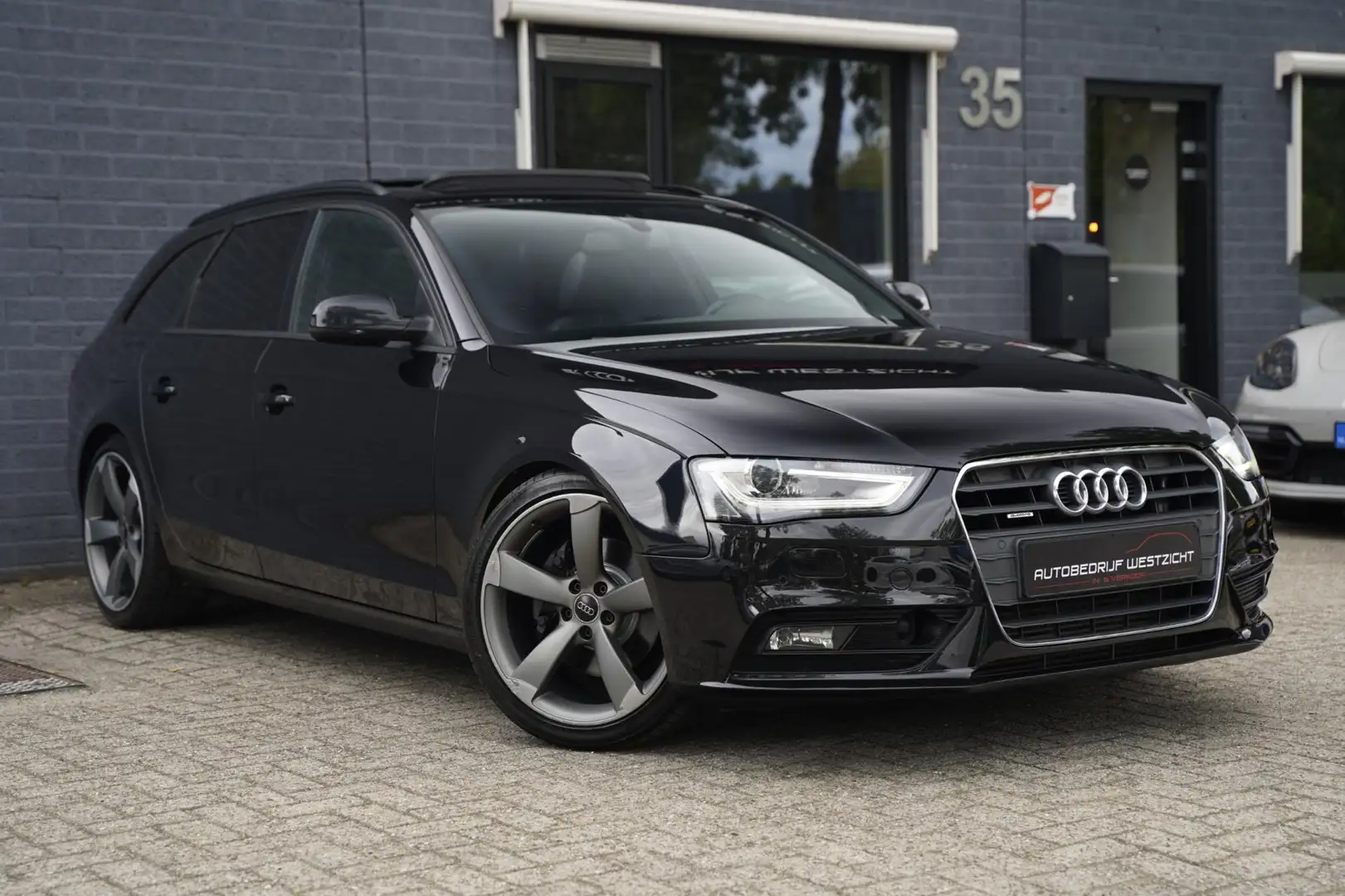 Audi A4 AVANT 2.0 TFSI quattro 225pk S-Line, Automaat, Pan Zwart - 2