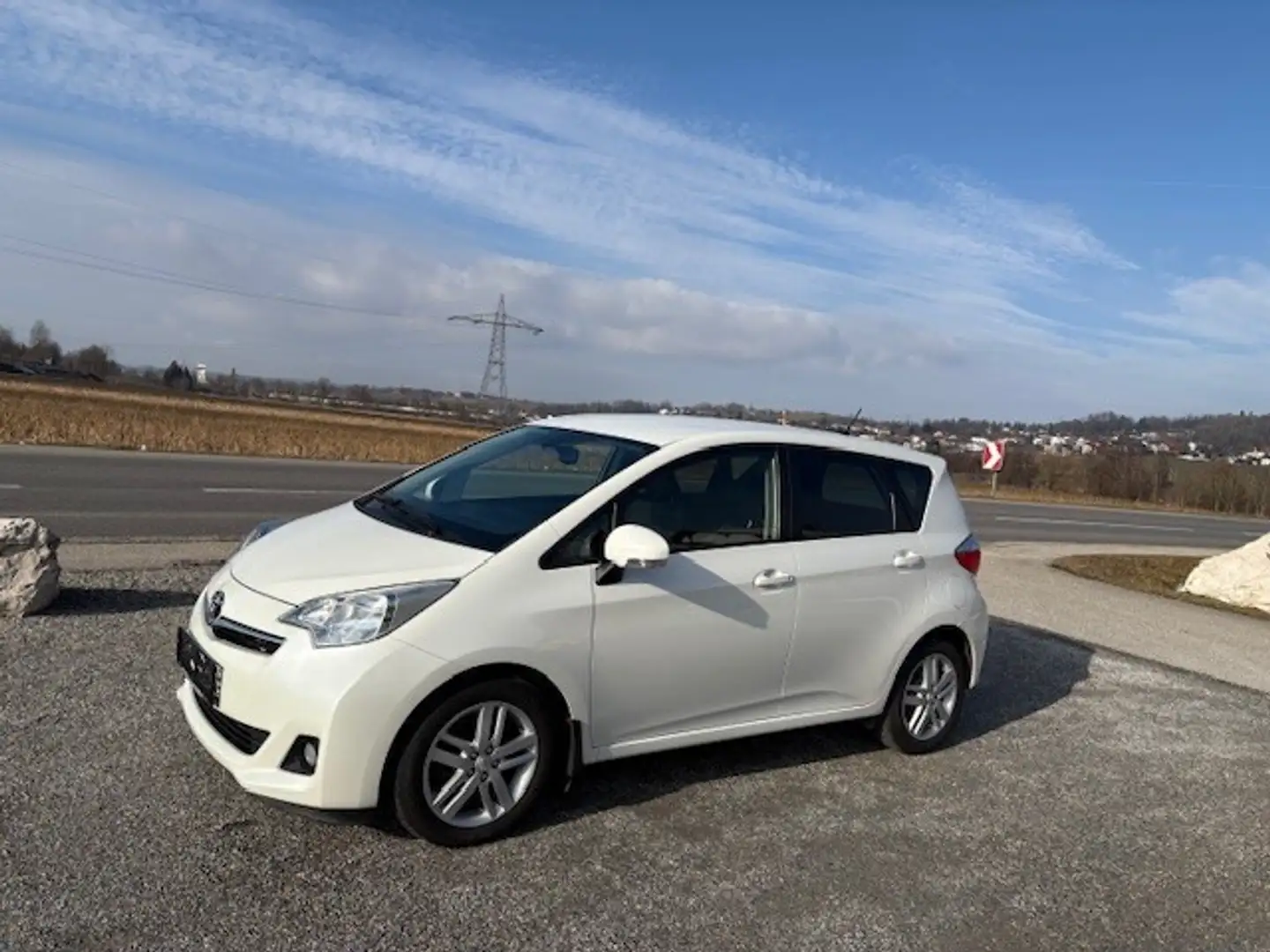 Toyota Verso-S Verso S 1,4 D-4D90 Active DPF Weiß - 2