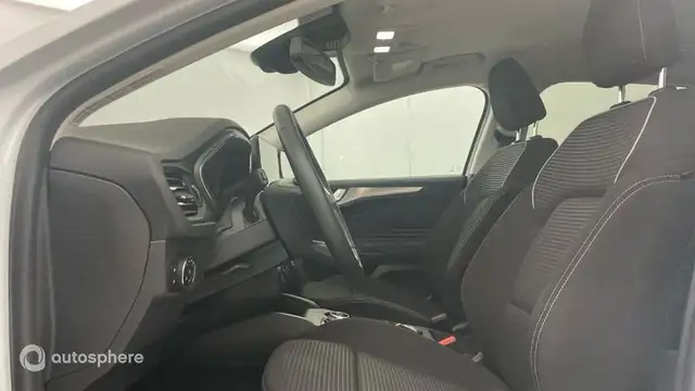 Ford Focus view 12