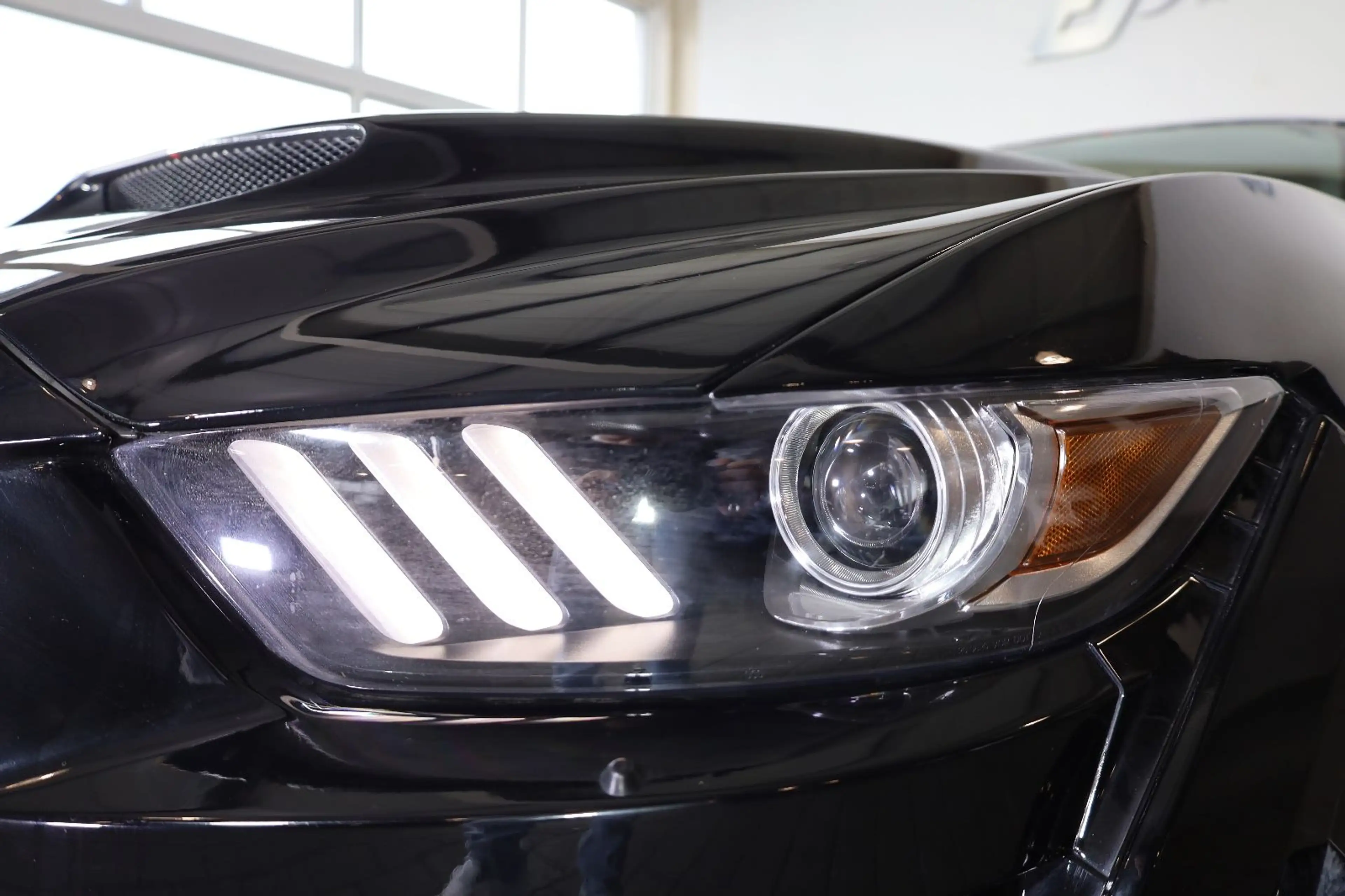 Ford Mustang 3.7 V6/TEMPOMAT/XENON/KAMERA/BTH/MFL/R20 — photo 6