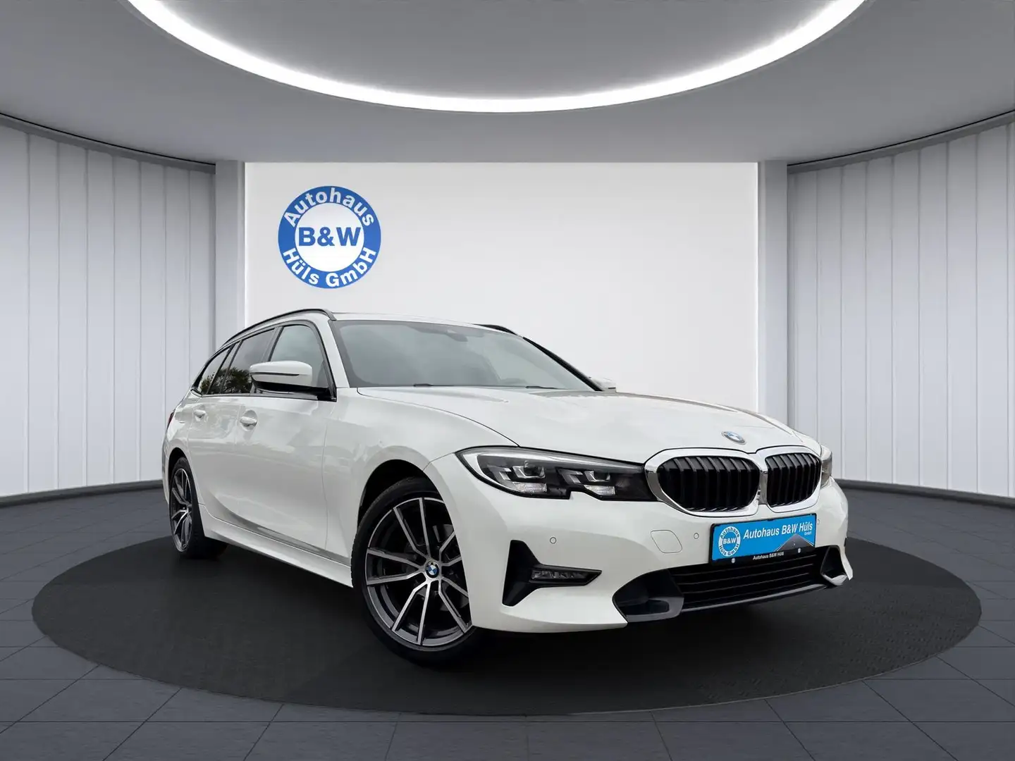 BMW 320 d Sport Line*LIVE*LED*SHZ*NAVI*AHK*1.HAND Weiß - 1