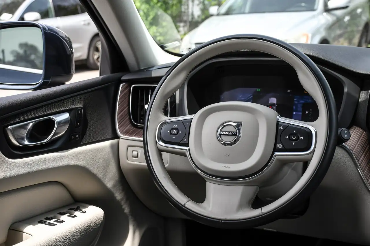 Volvo XC60 снимка Volvo XC60