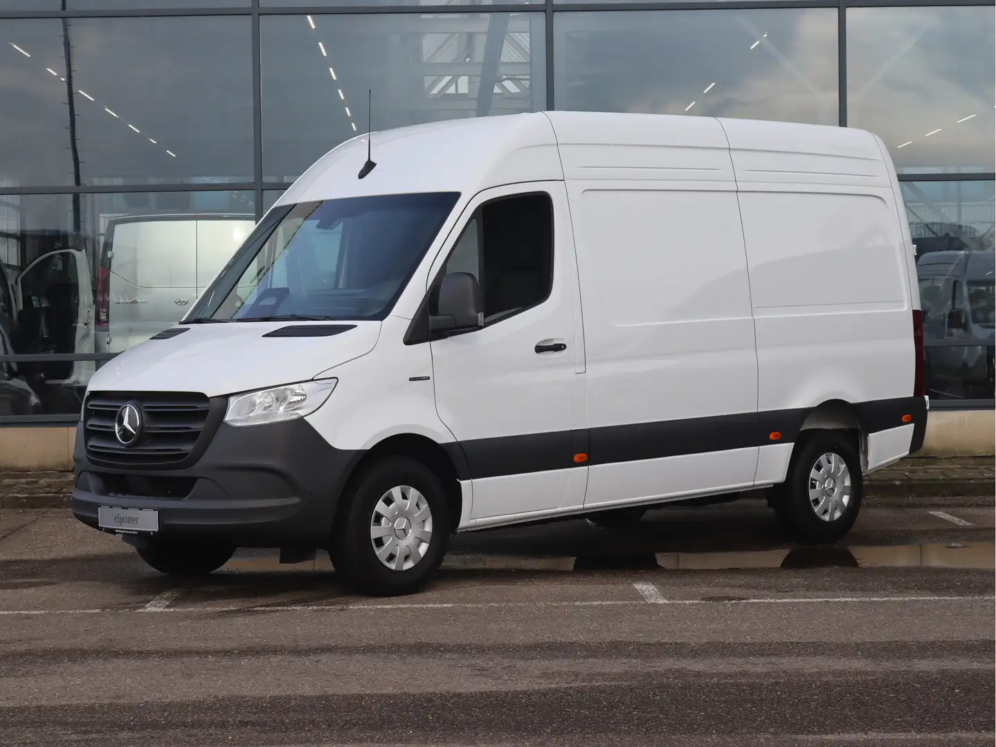 Mercedes-Benz 320 eSprinter L2 Pro 81kWh Alb - 1