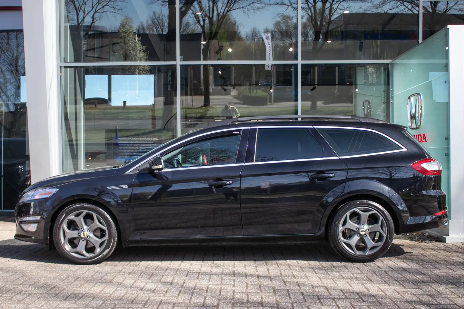 Ford Mondeo Wagon 2.0 EcoBoost Titanium Automaat | Navigatie | Schwarz - 2