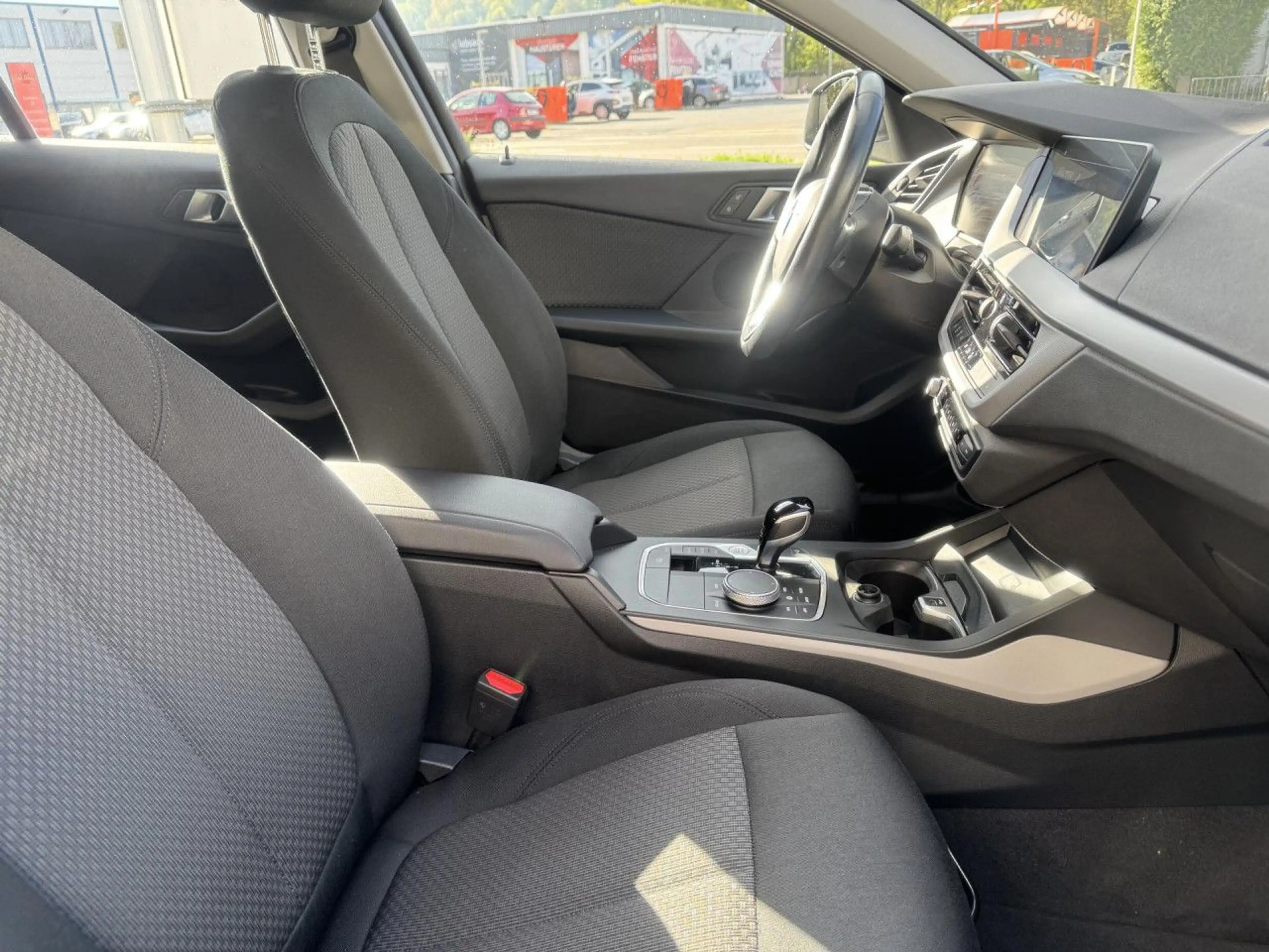 BMW 118 i DKG-Aut.LiveProf.LED Sitzh.Temp.DAB PDC 17" — photo 12