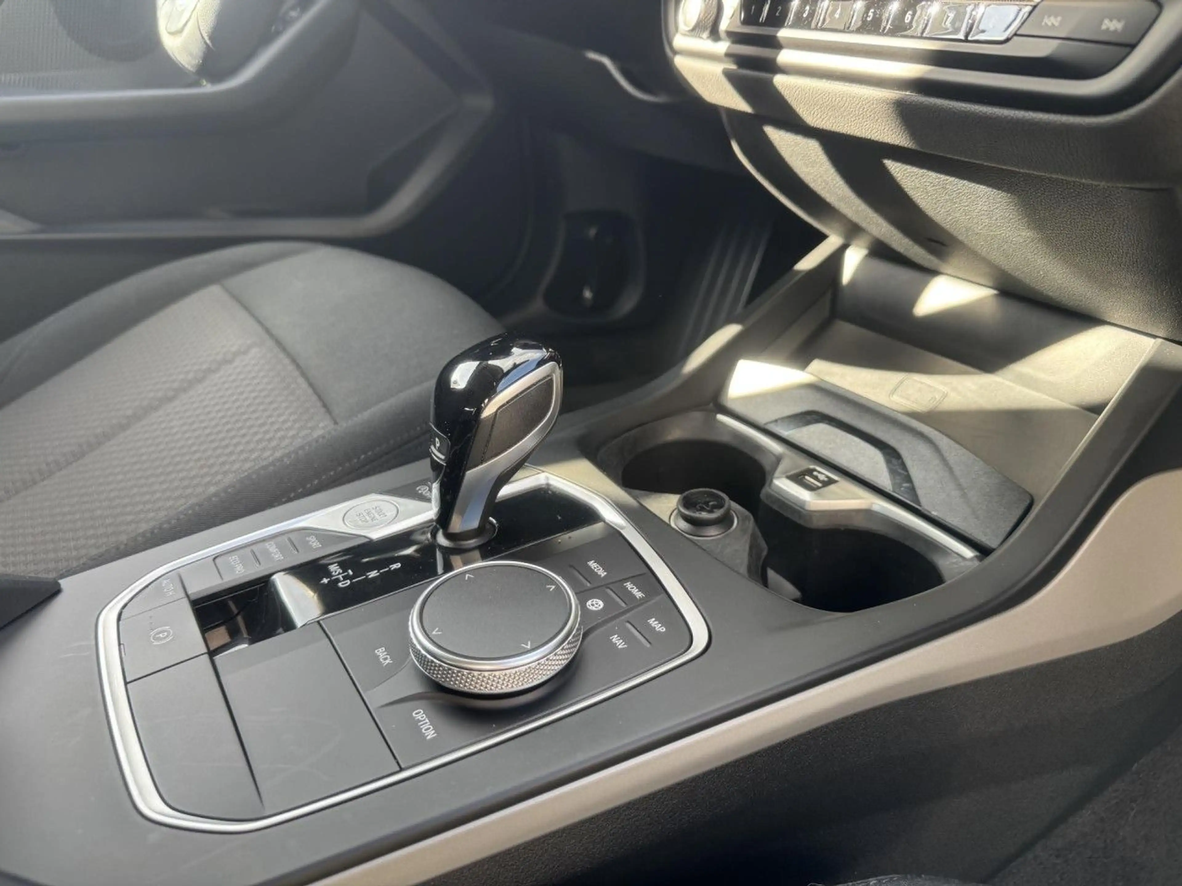 BMW 118 i DKG-Aut.LiveProf.LED Sitzh.Temp.DAB PDC 17" — photo 11