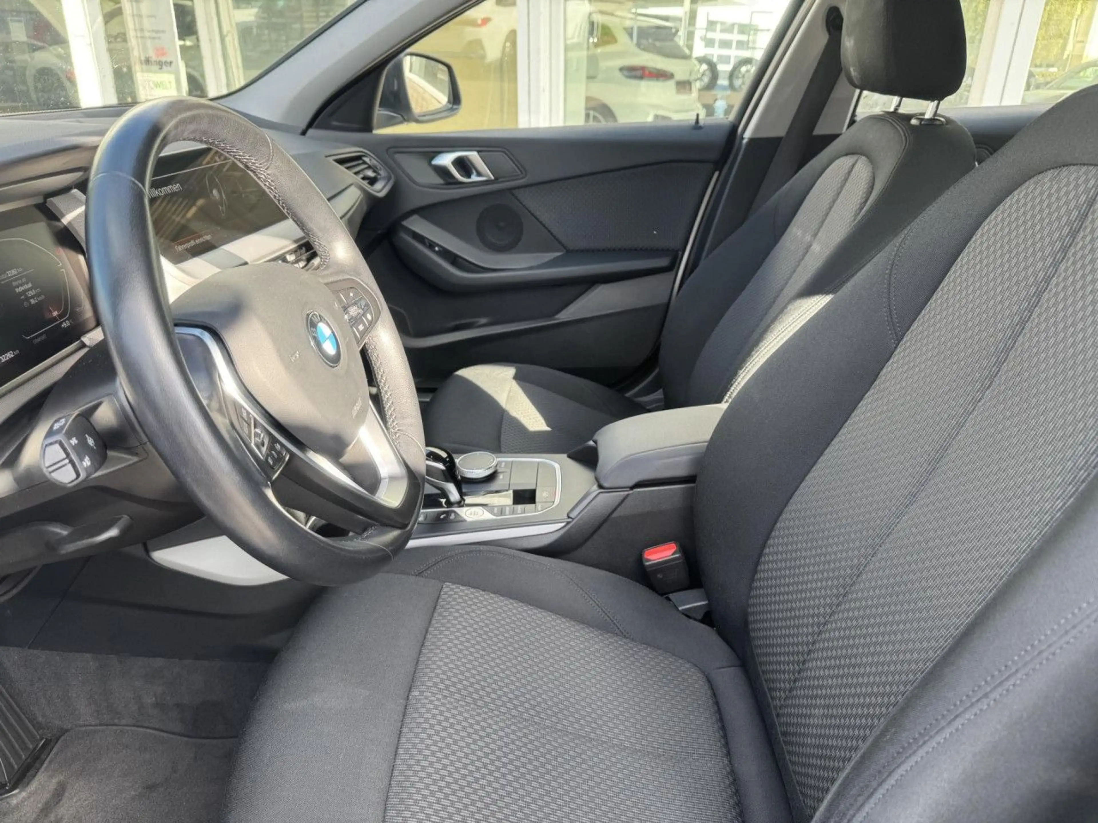 BMW 118 i DKG-Aut.LiveProf.LED Sitzh.Temp.DAB PDC 17" — photo 8