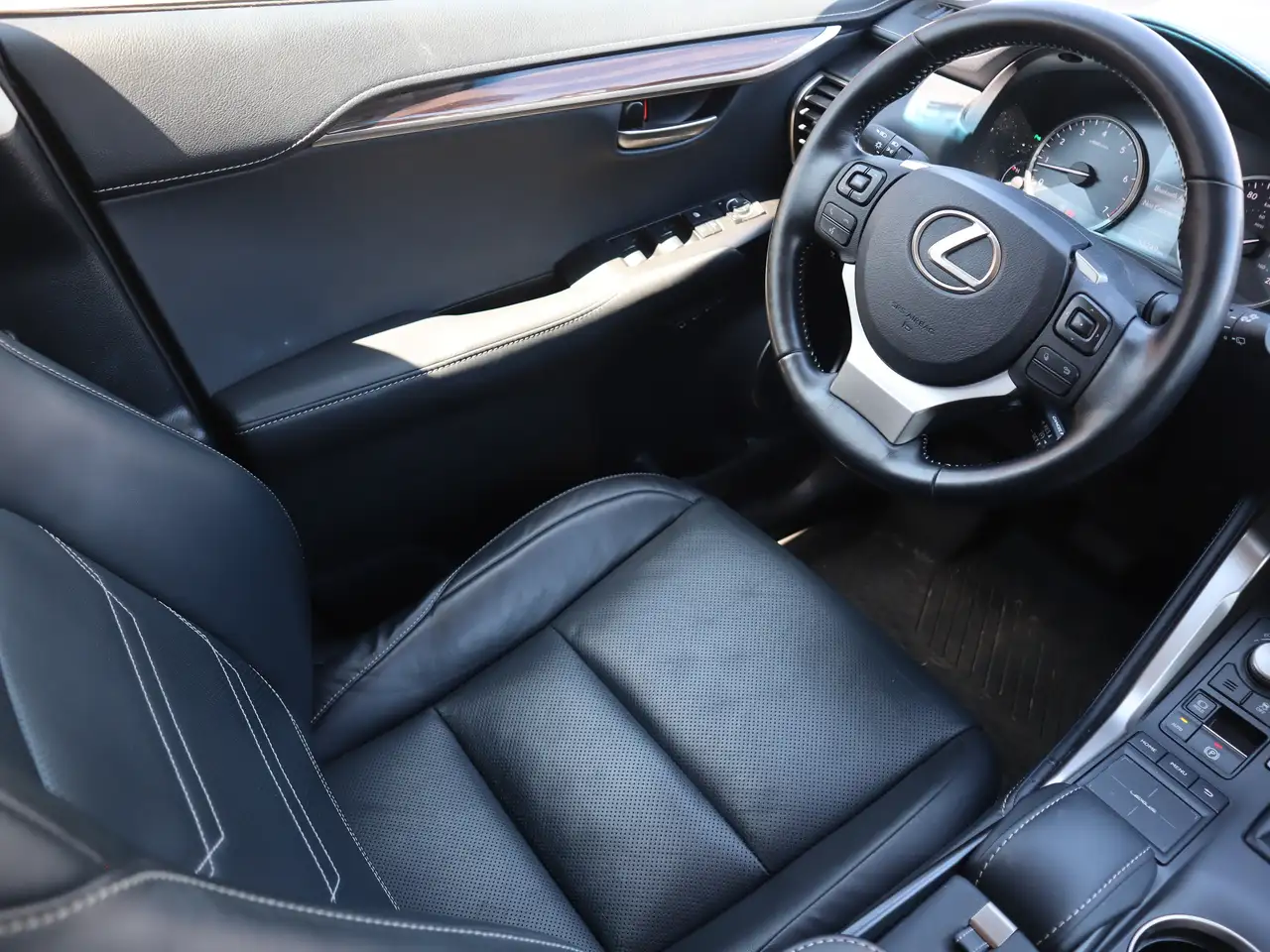Lexus NX photo Lexus NX